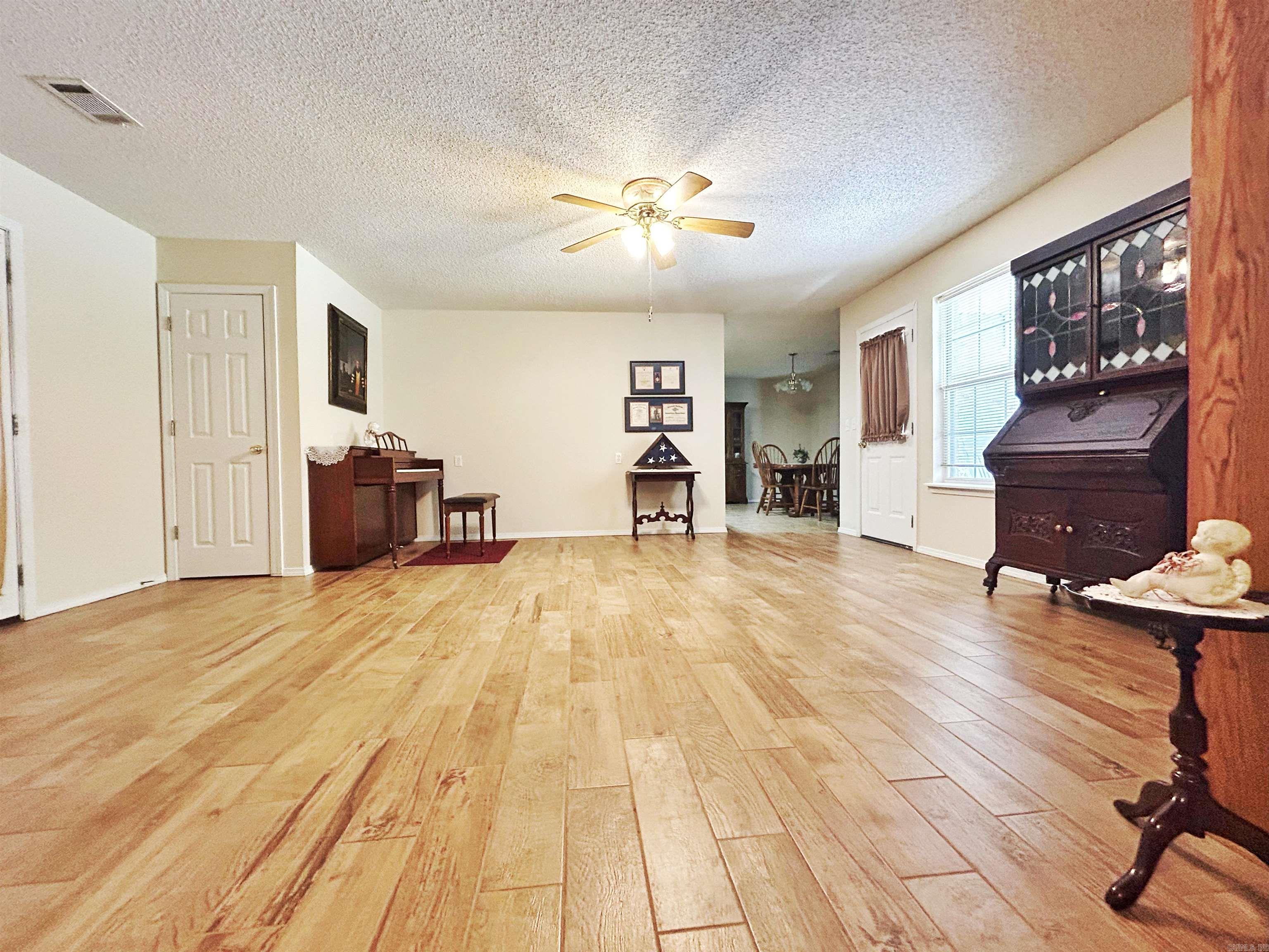 212  Cherokee Ln  Clarksville, AR