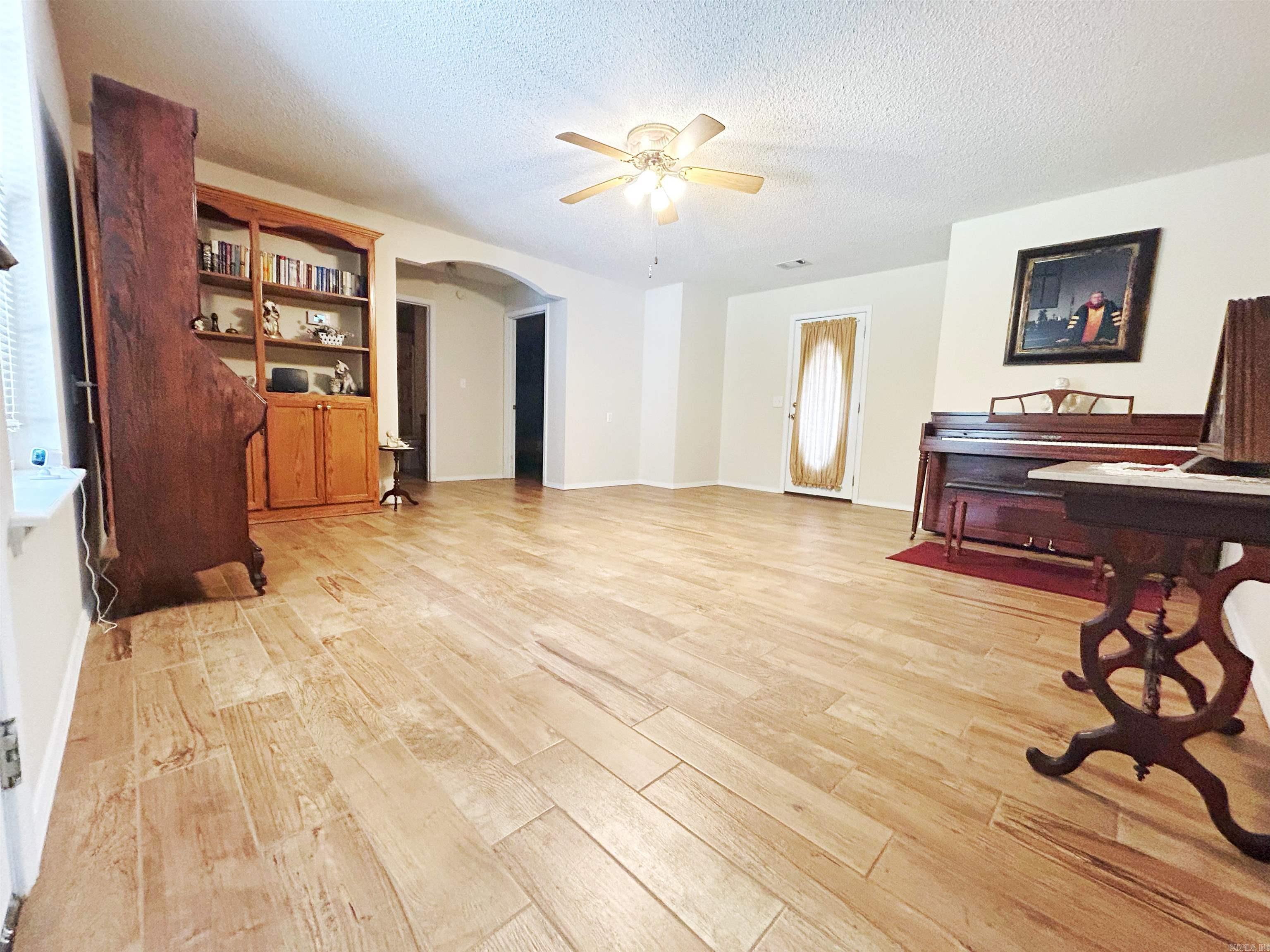 212  Cherokee Ln  Clarksville, AR