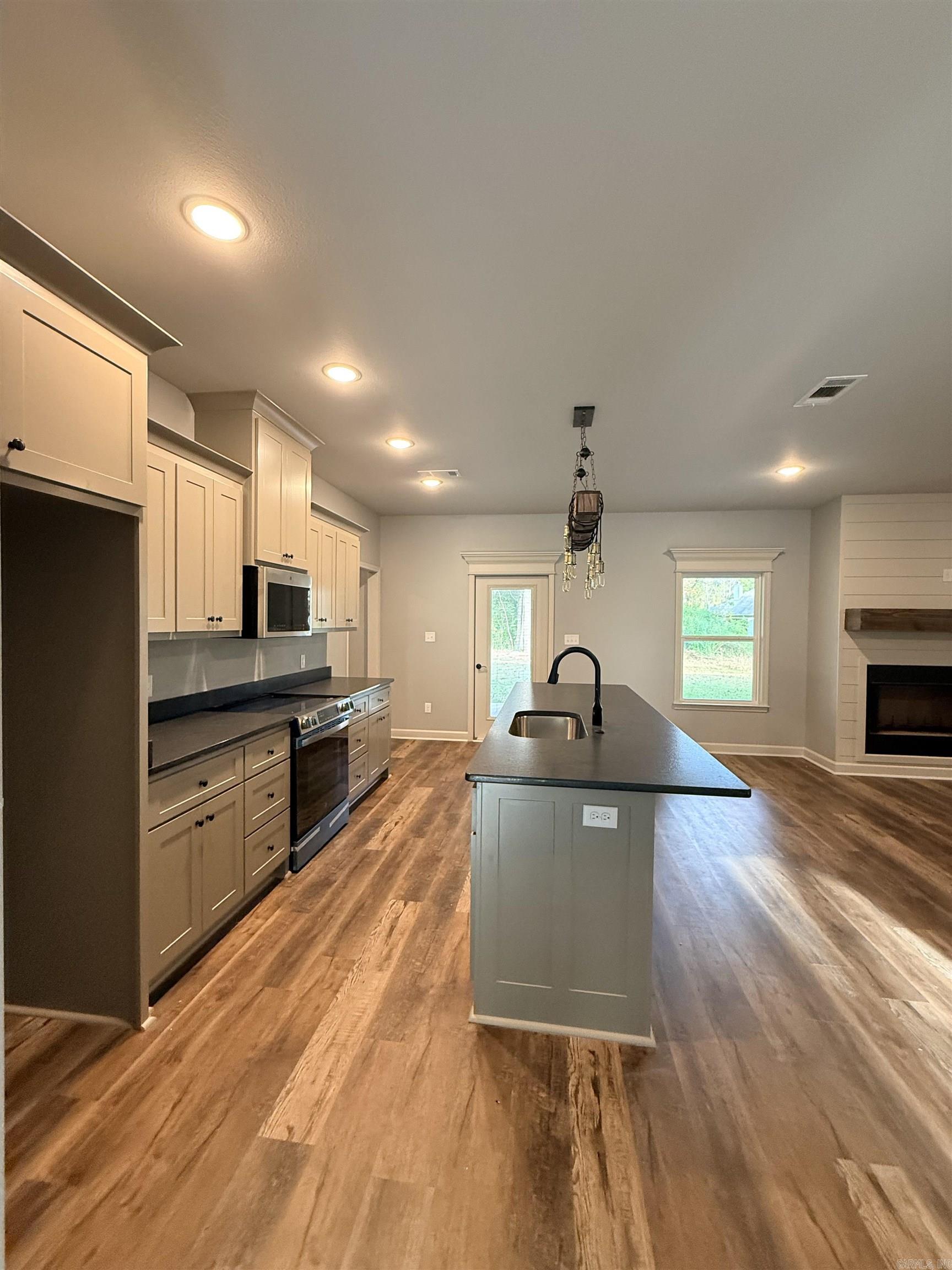 21364 Ashland  Hensley, AR