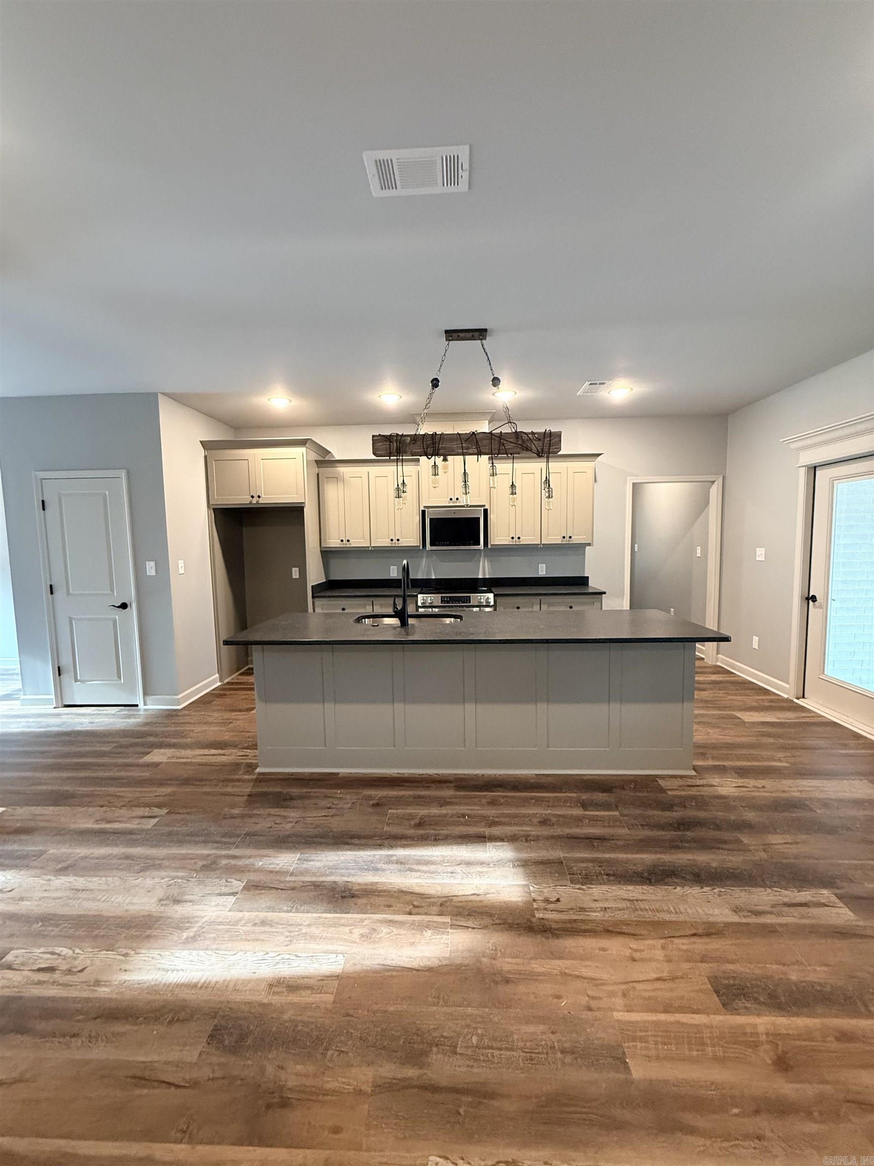 21364 Ashland  Hensley, AR