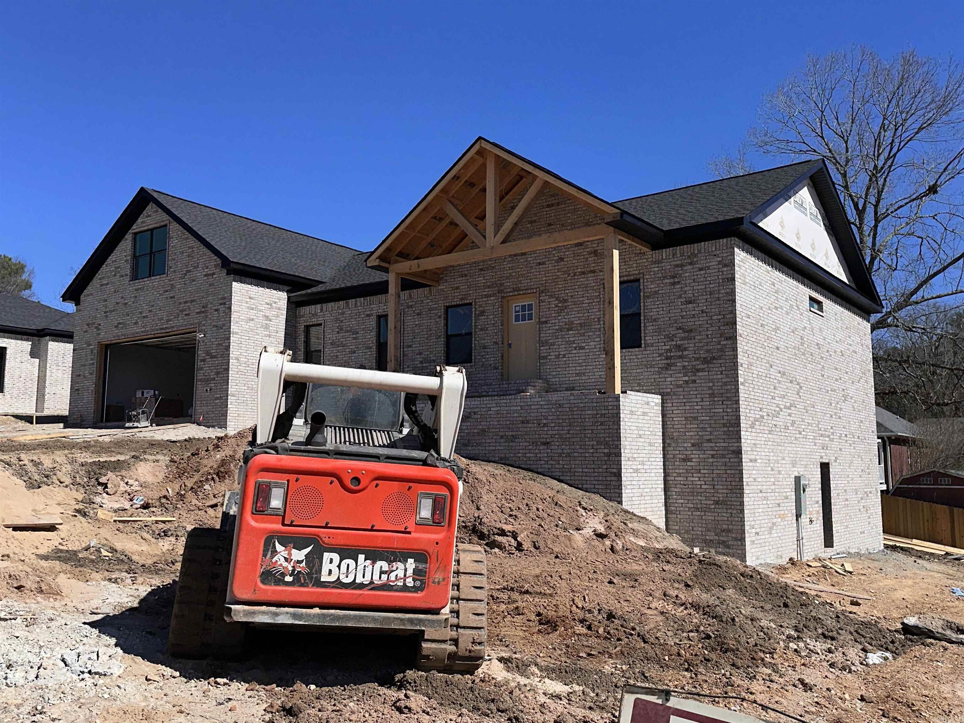 132  Lombard  Hot Springs, AR