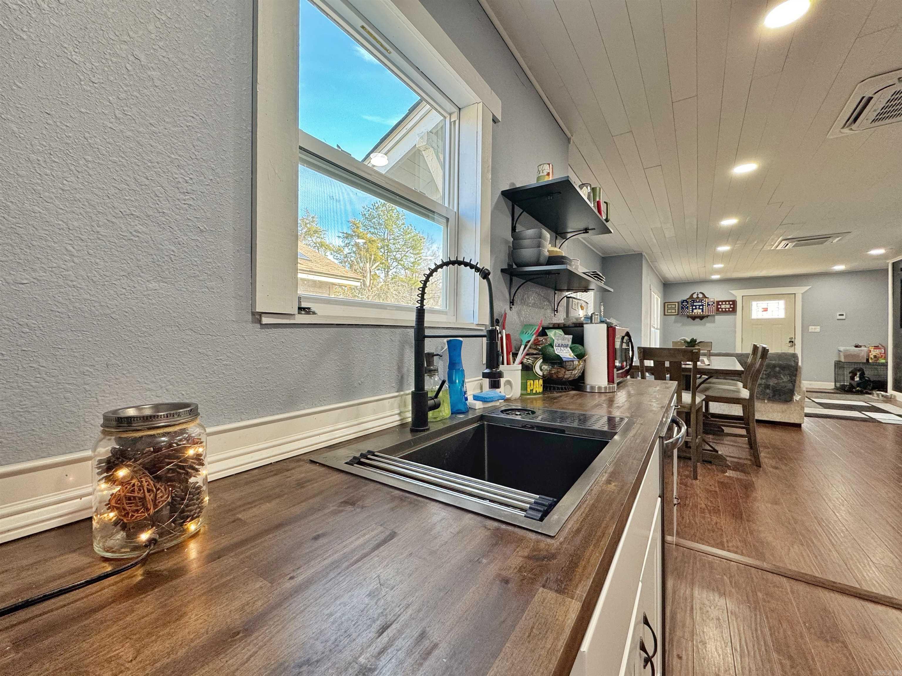 1123 N Greenwich  Russellville, AR