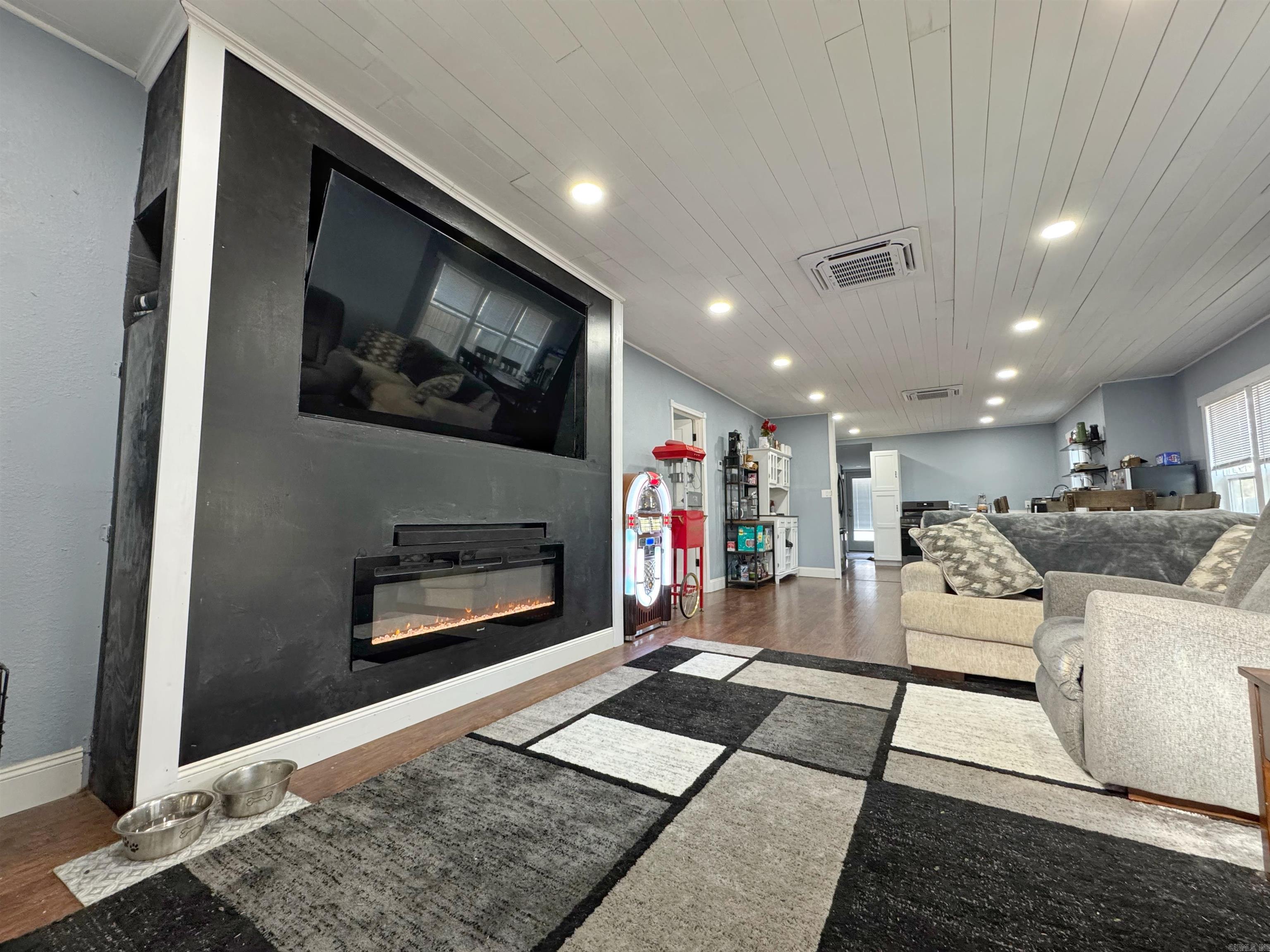 1123 N Greenwich  Russellville, AR