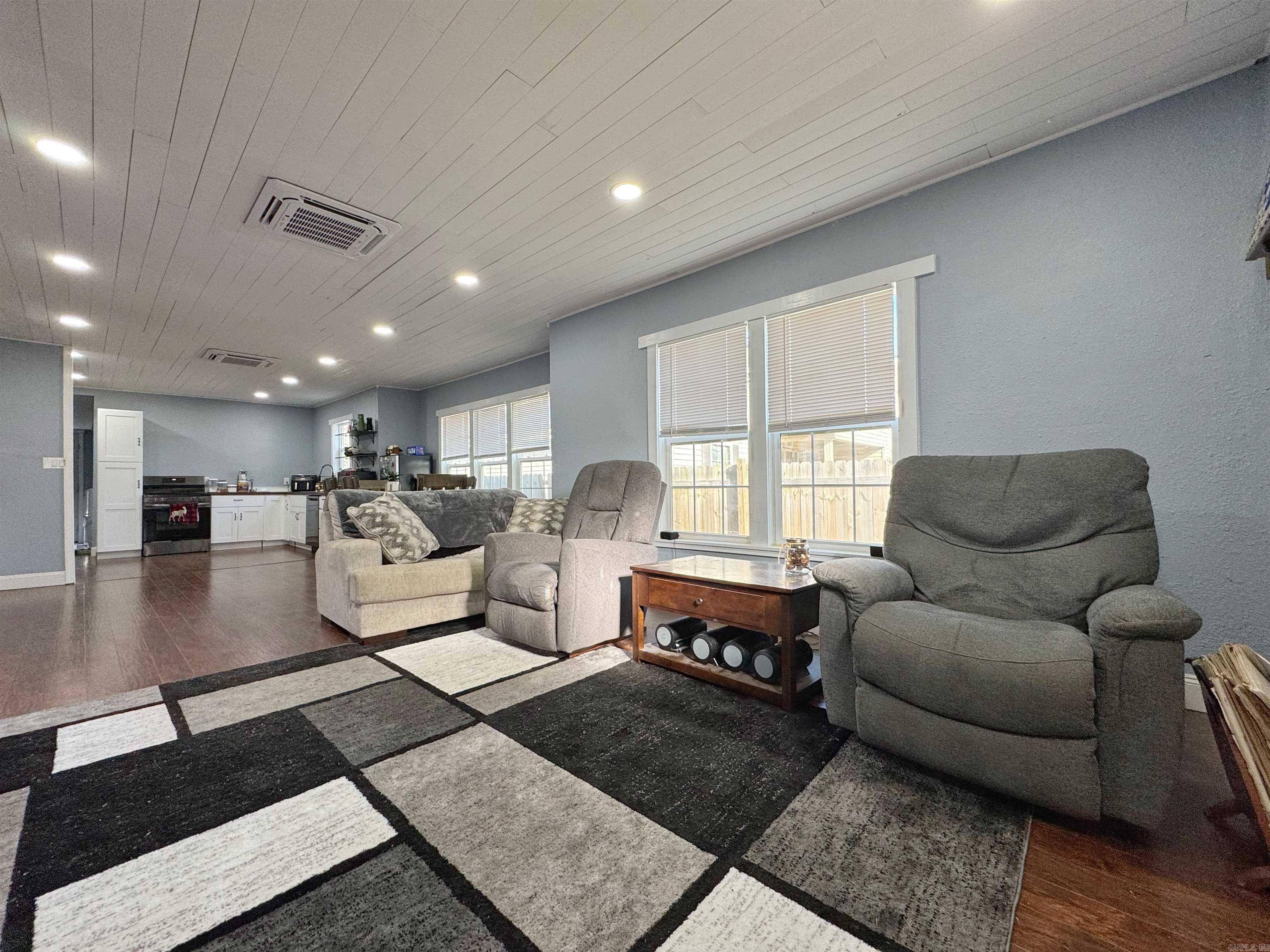 1123 N Greenwich  Russellville, AR