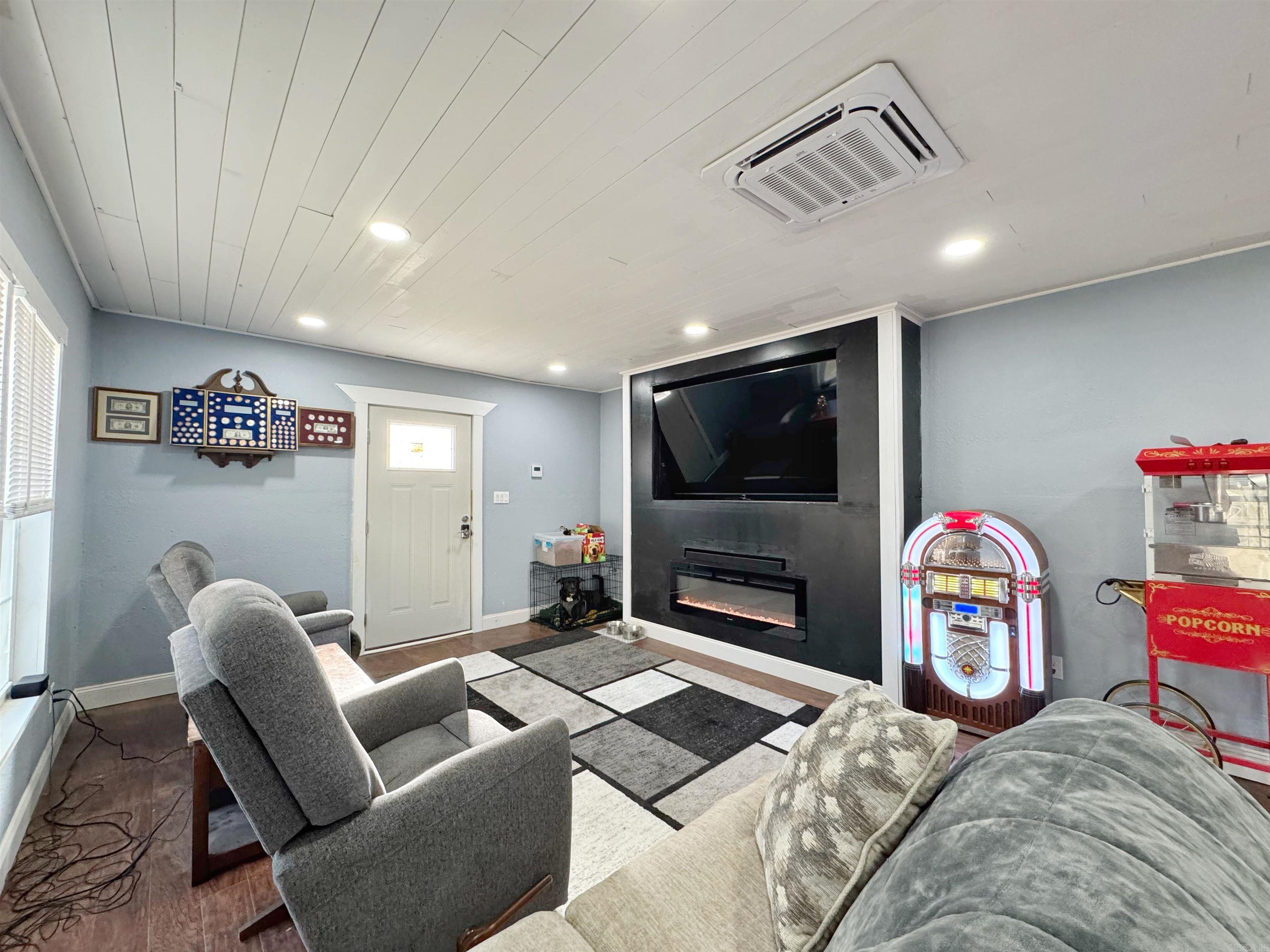 1123 N Greenwich  Russellville, AR