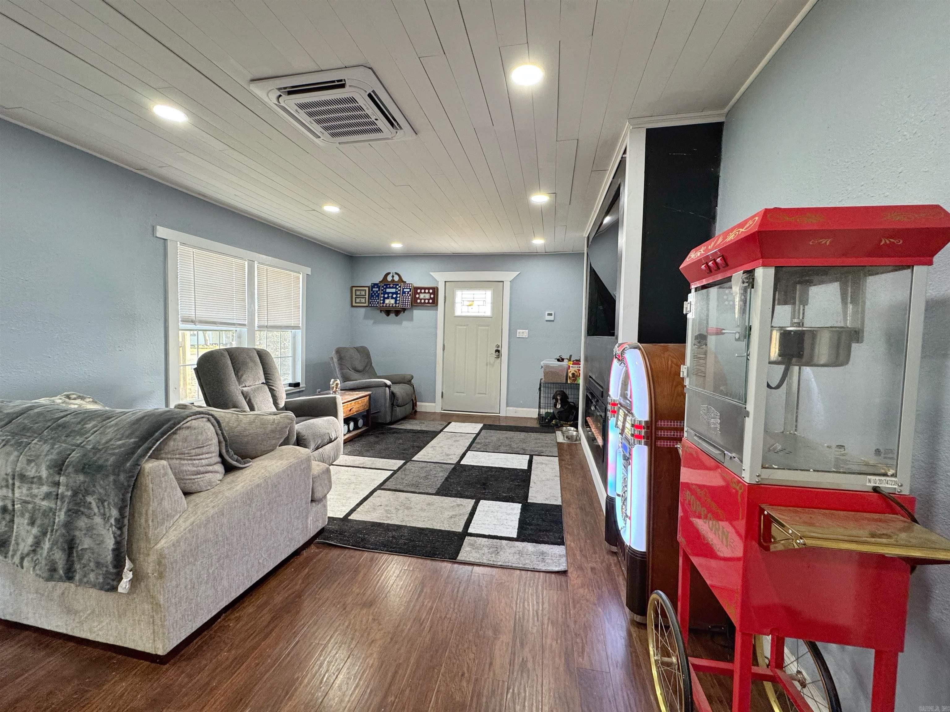 1123 N Greenwich  Russellville, AR