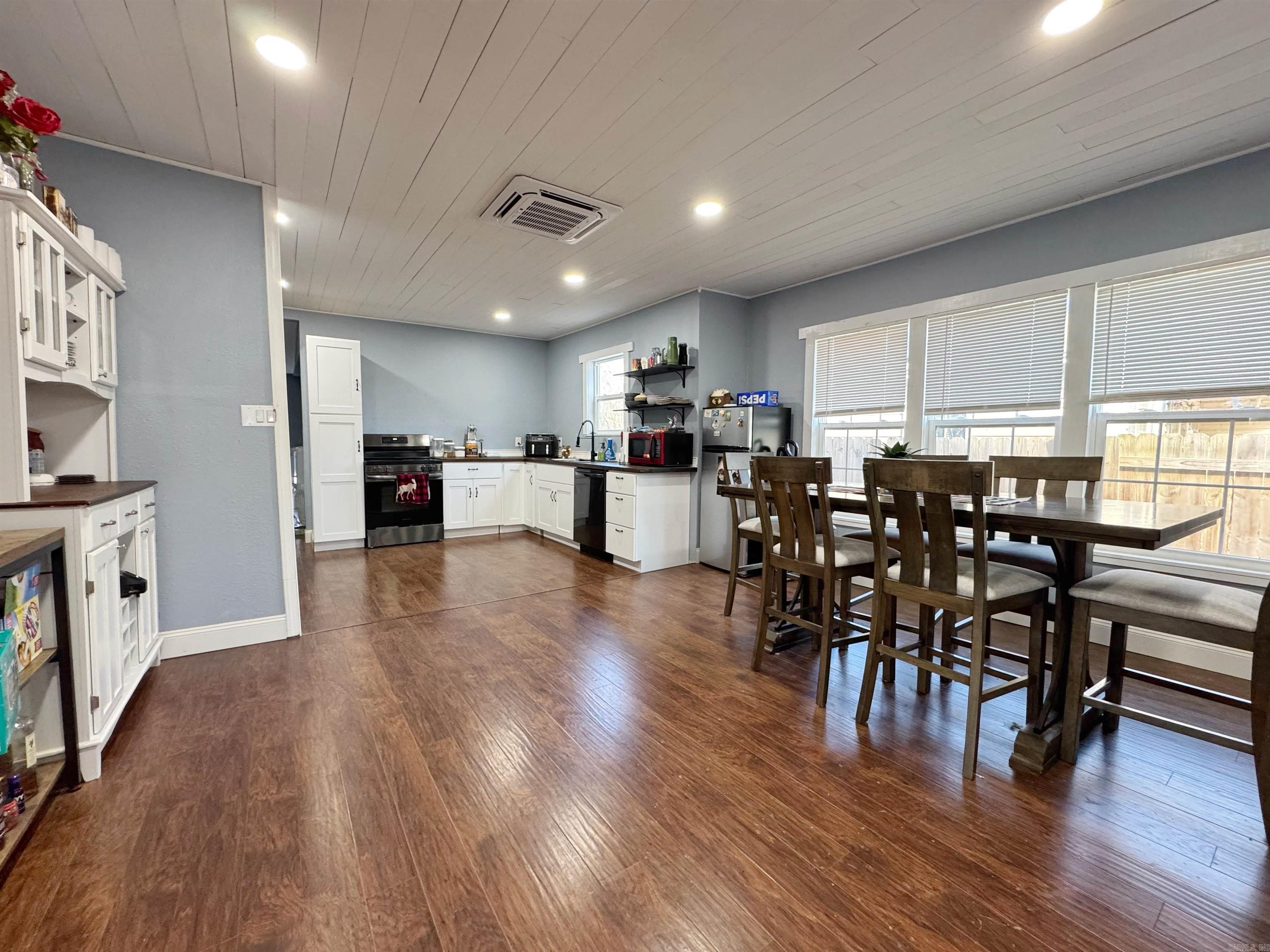 1123 N Greenwich  Russellville, AR