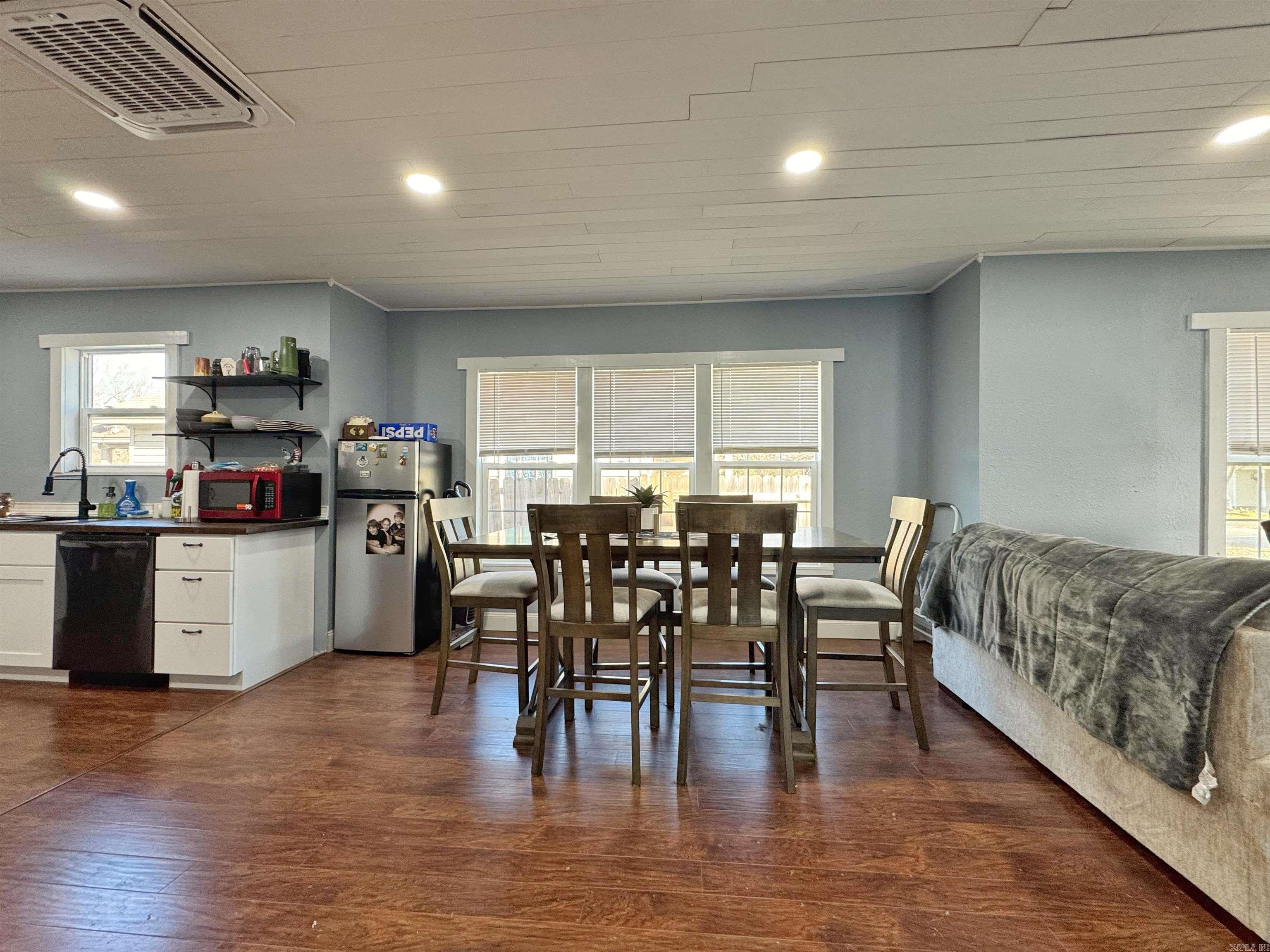 1123 N Greenwich  Russellville, AR