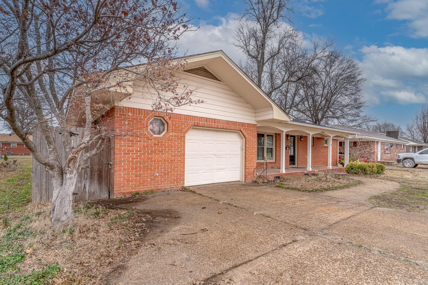 913 NW 5th  Walnut Ridge, AR
