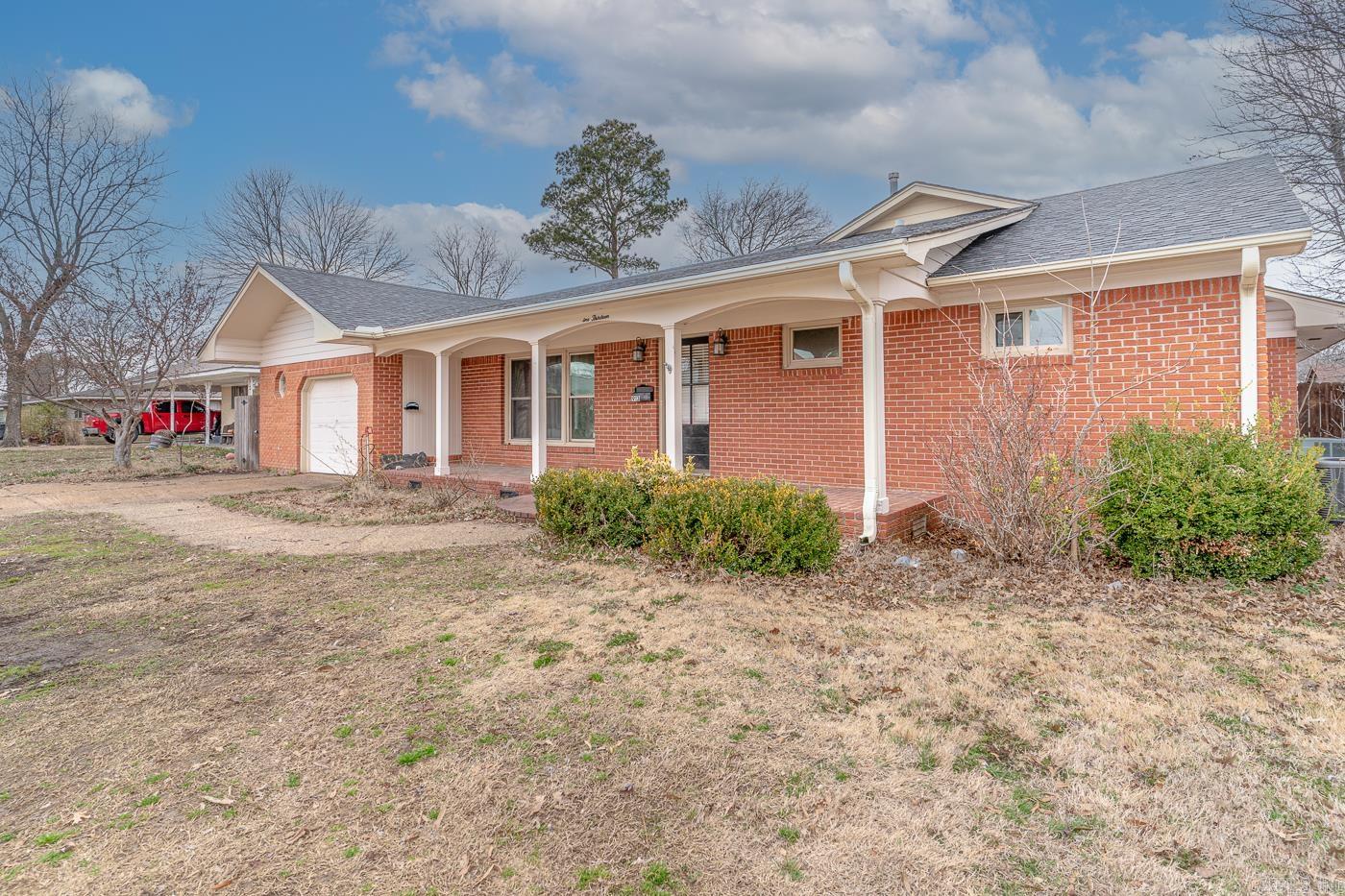 913 NW 5th  Walnut Ridge, AR
