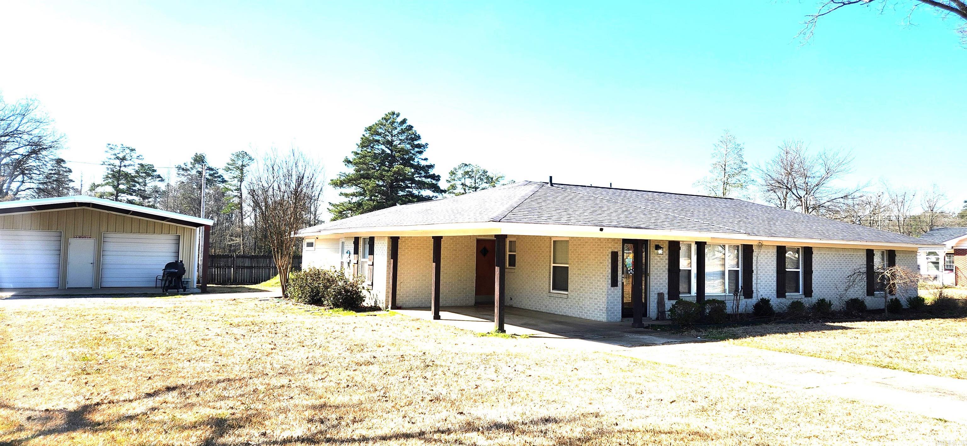 106 E Roosevelt Drive Star City, AR 71667