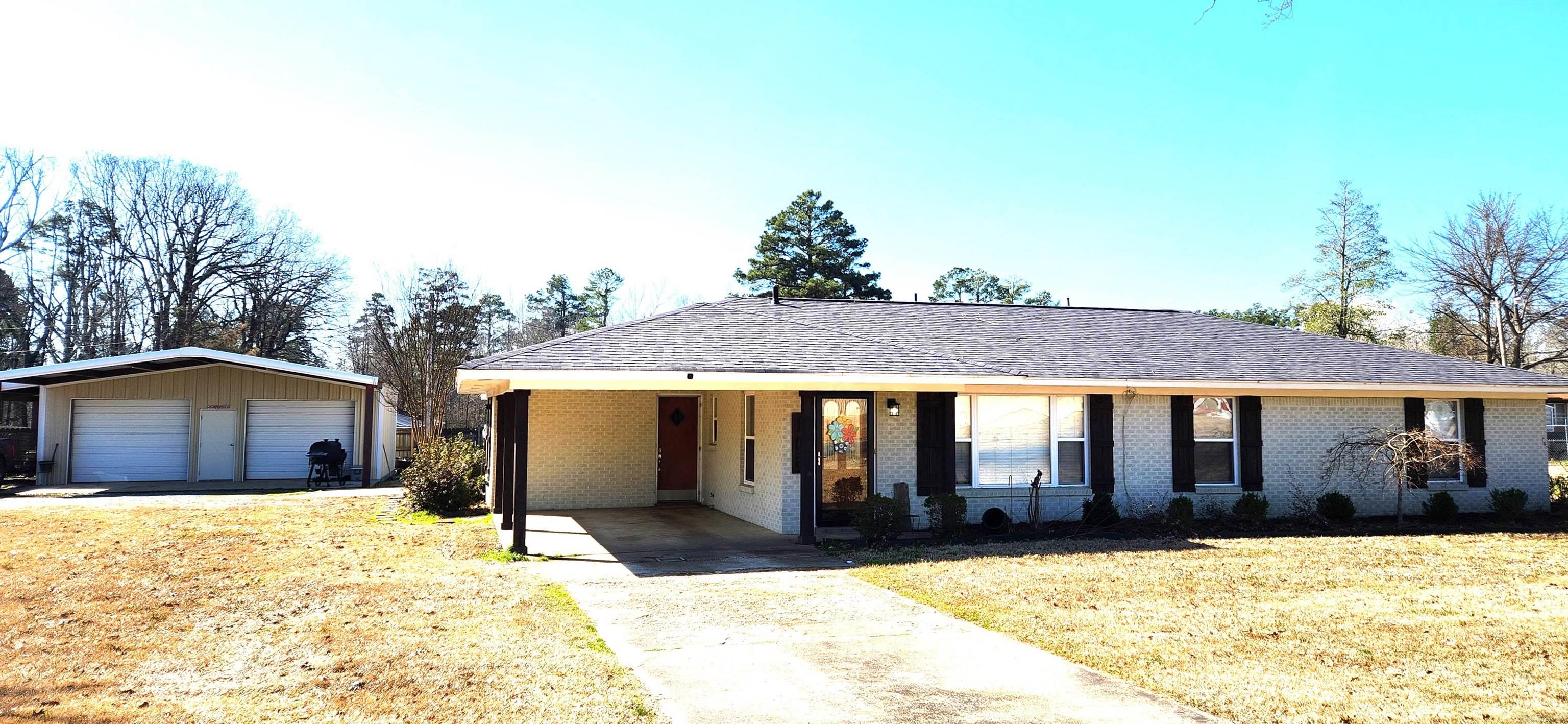 106 E Roosevelt Drive Star City, AR 71667