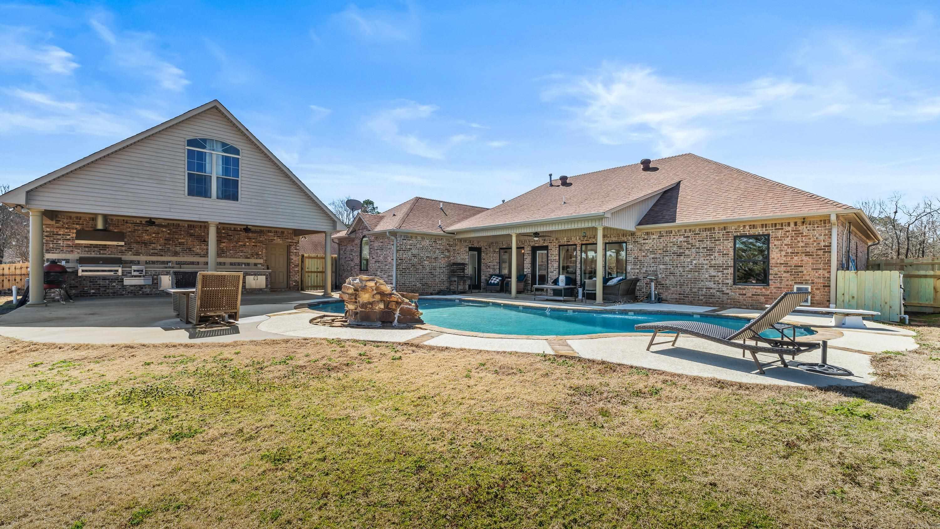675  Beaver Lake Drive  Texarkana, TX