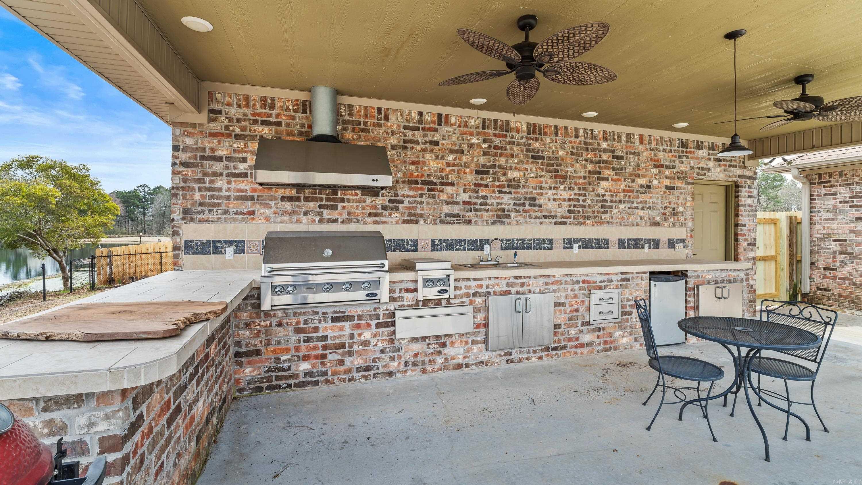 675  Beaver Lake Drive  Texarkana, TX