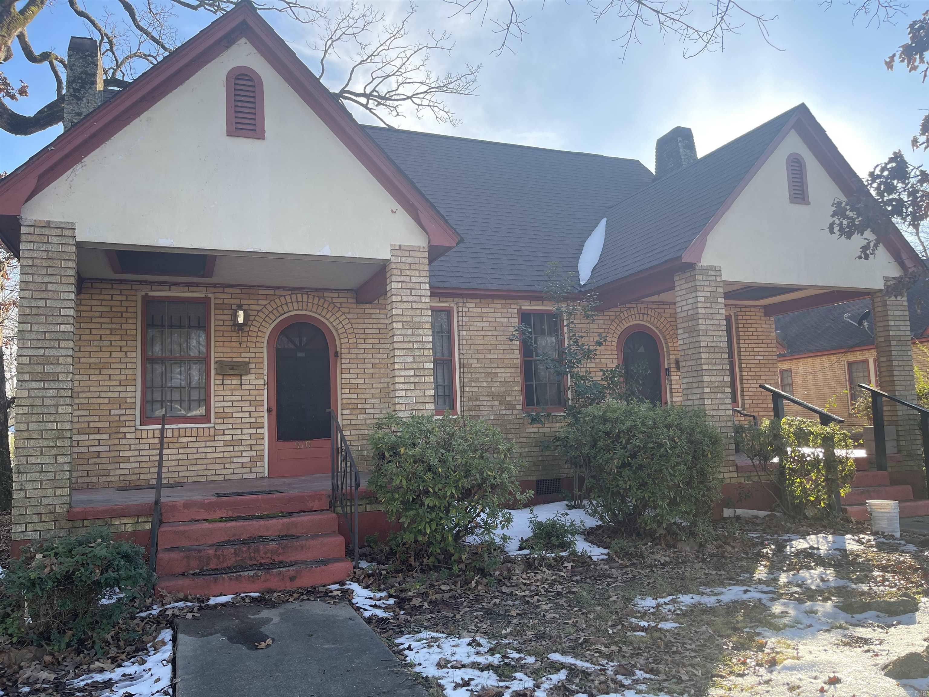 910-912 W 13th  Pine Bluff, AR