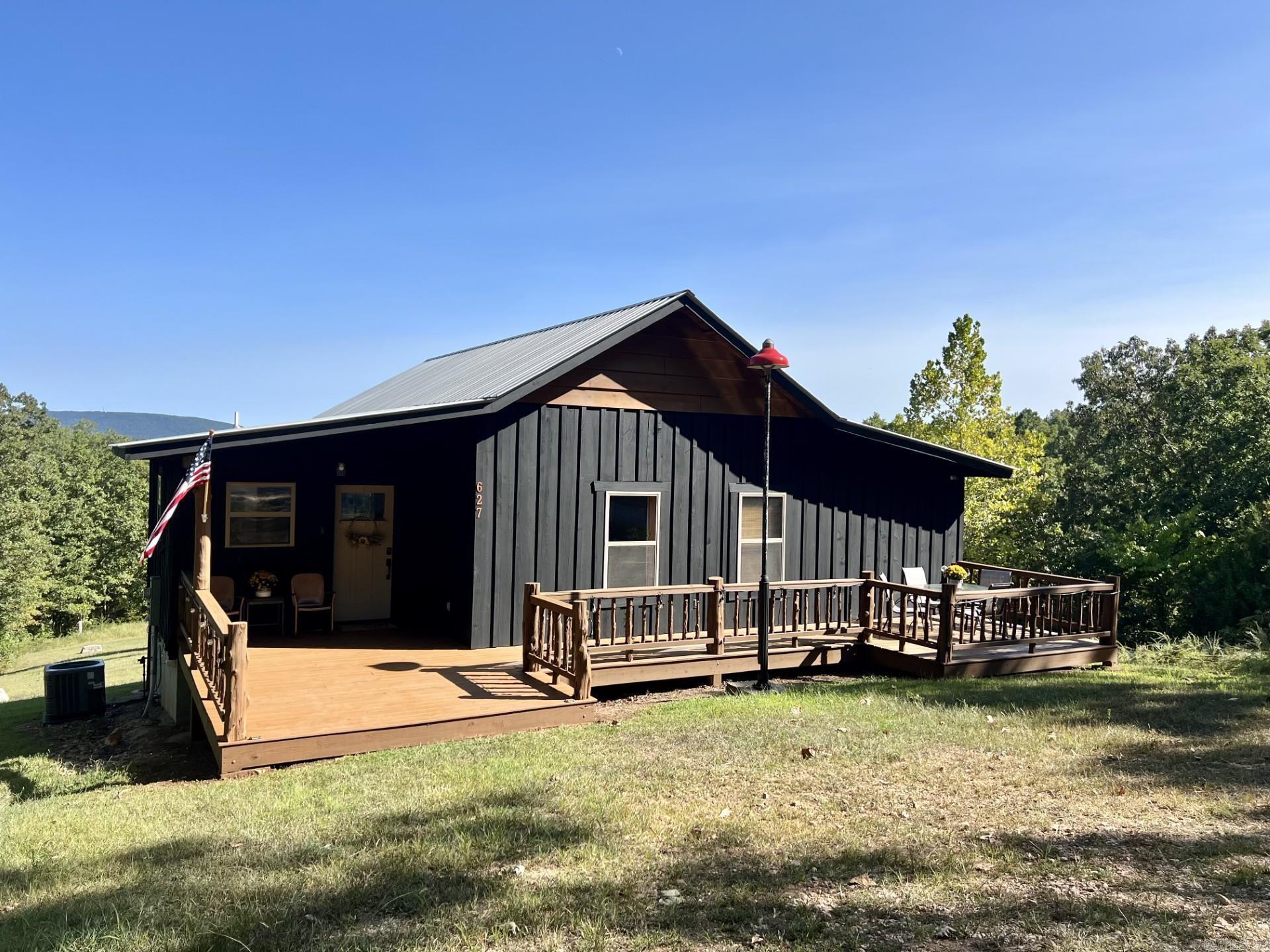 627  Mountain Crest Rd.  Mountain View, AR