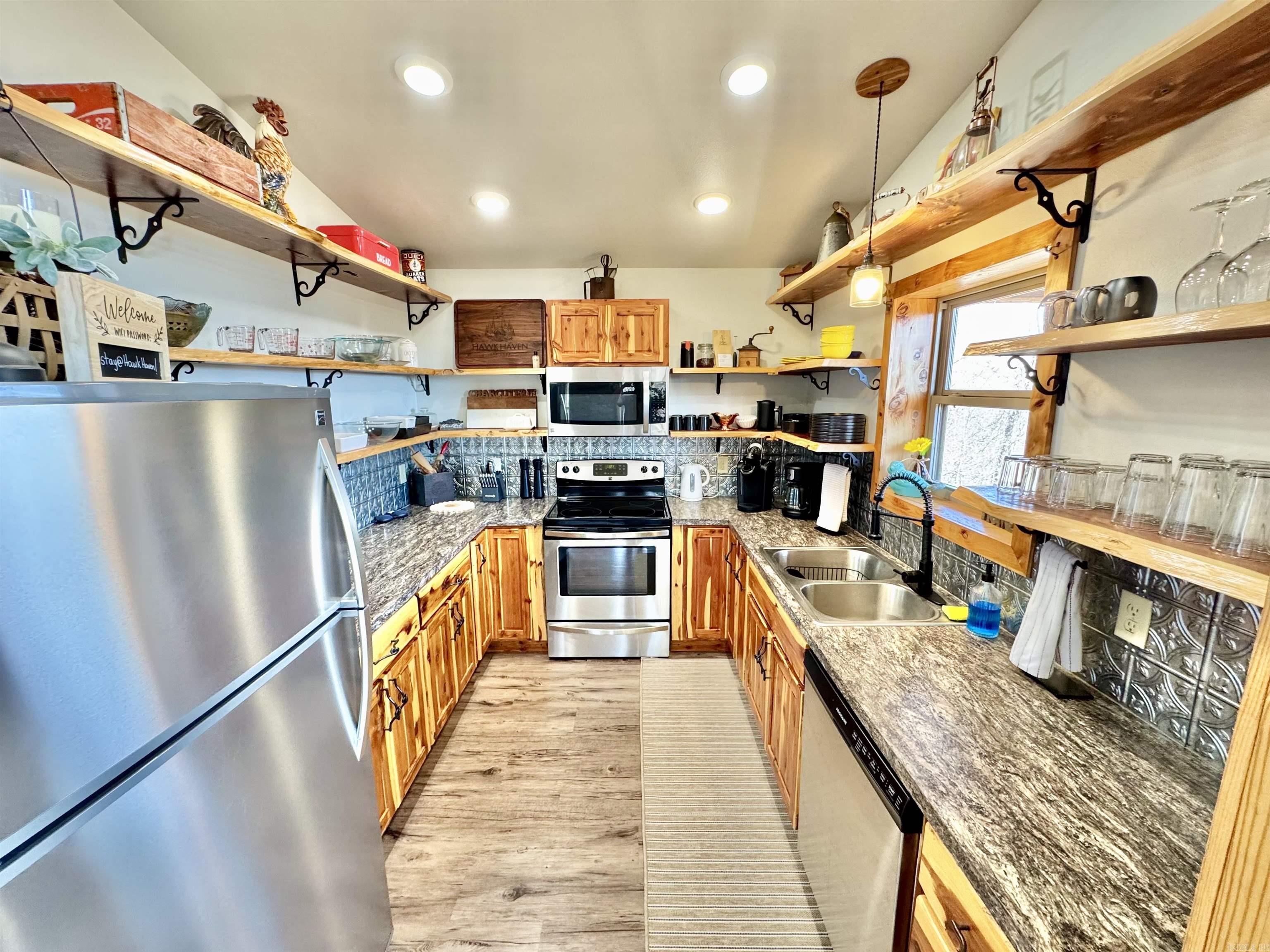 627  Mountain Crest Rd.  Mountain View, AR