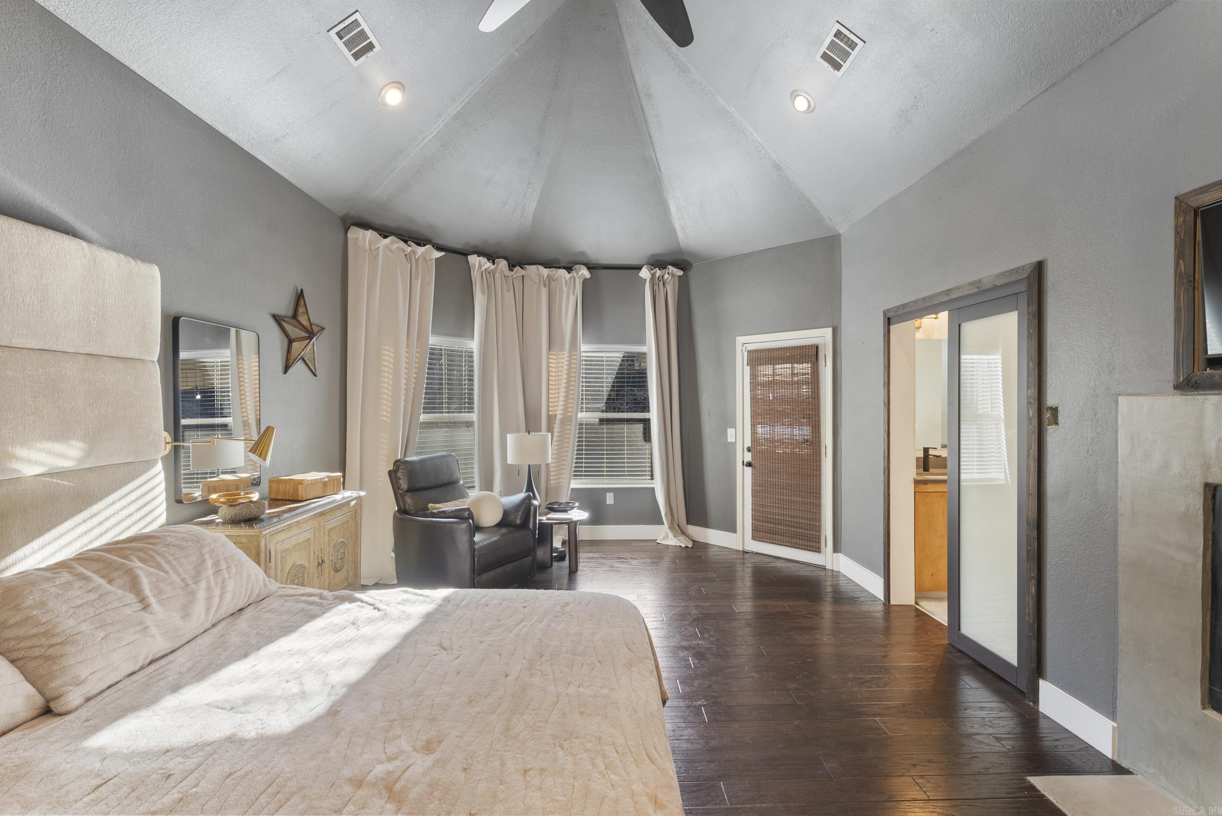 2711  Johnson Lane  Benton, AR