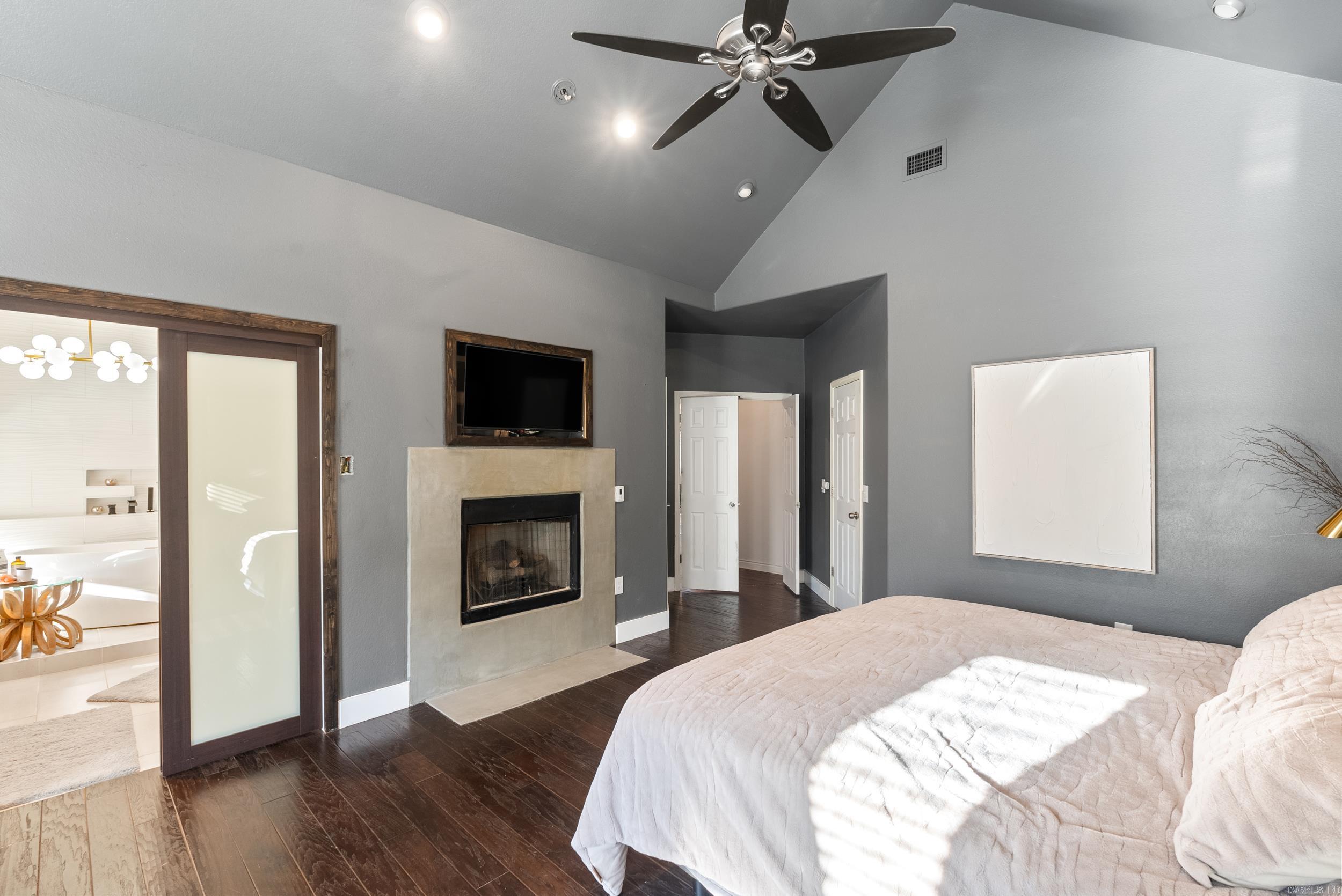 2711  Johnson Lane  Benton, AR