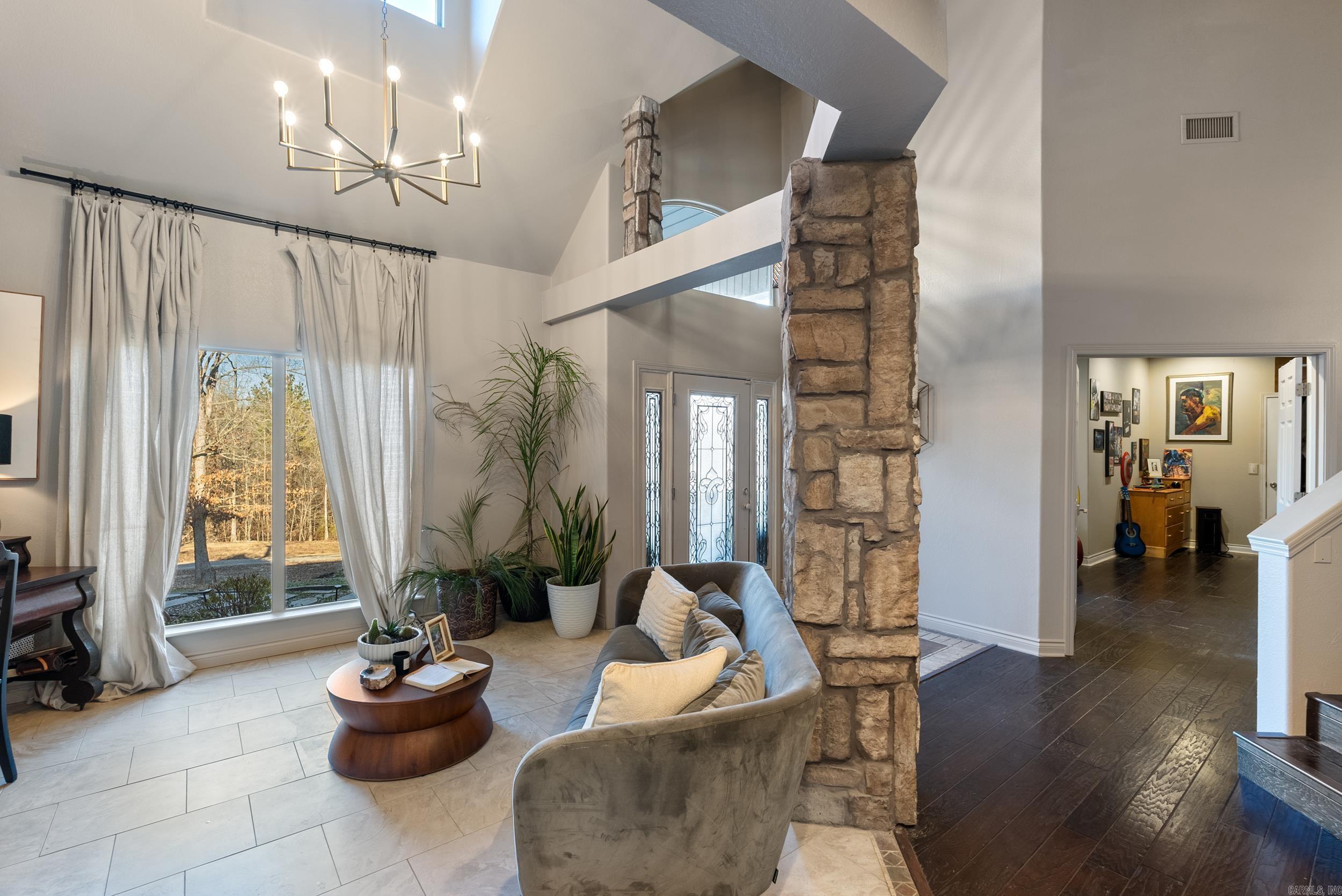 2711  Johnson Lane  Benton, AR