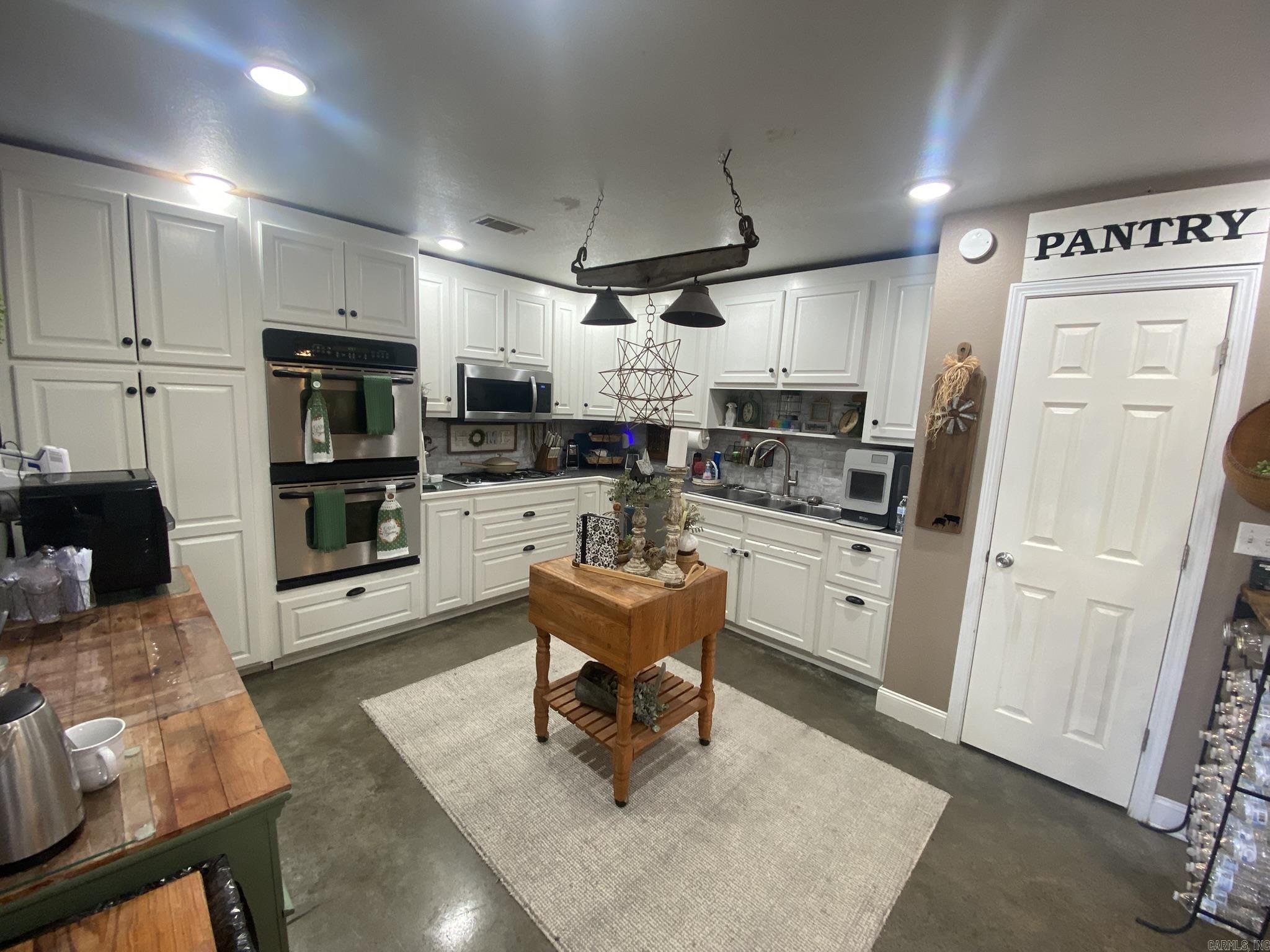 656  Pitard  Mountain View, AR