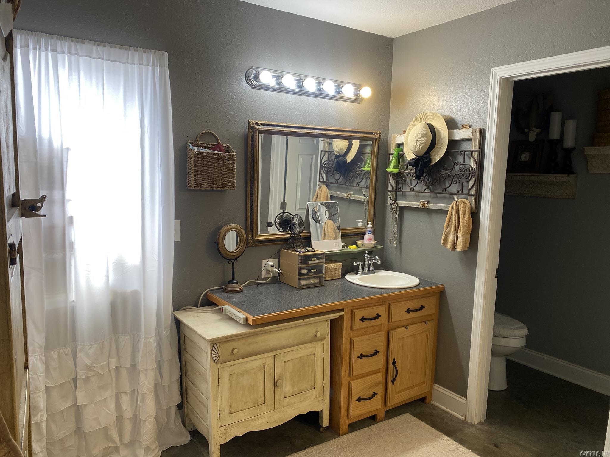656  Pitard  Mountain View, AR