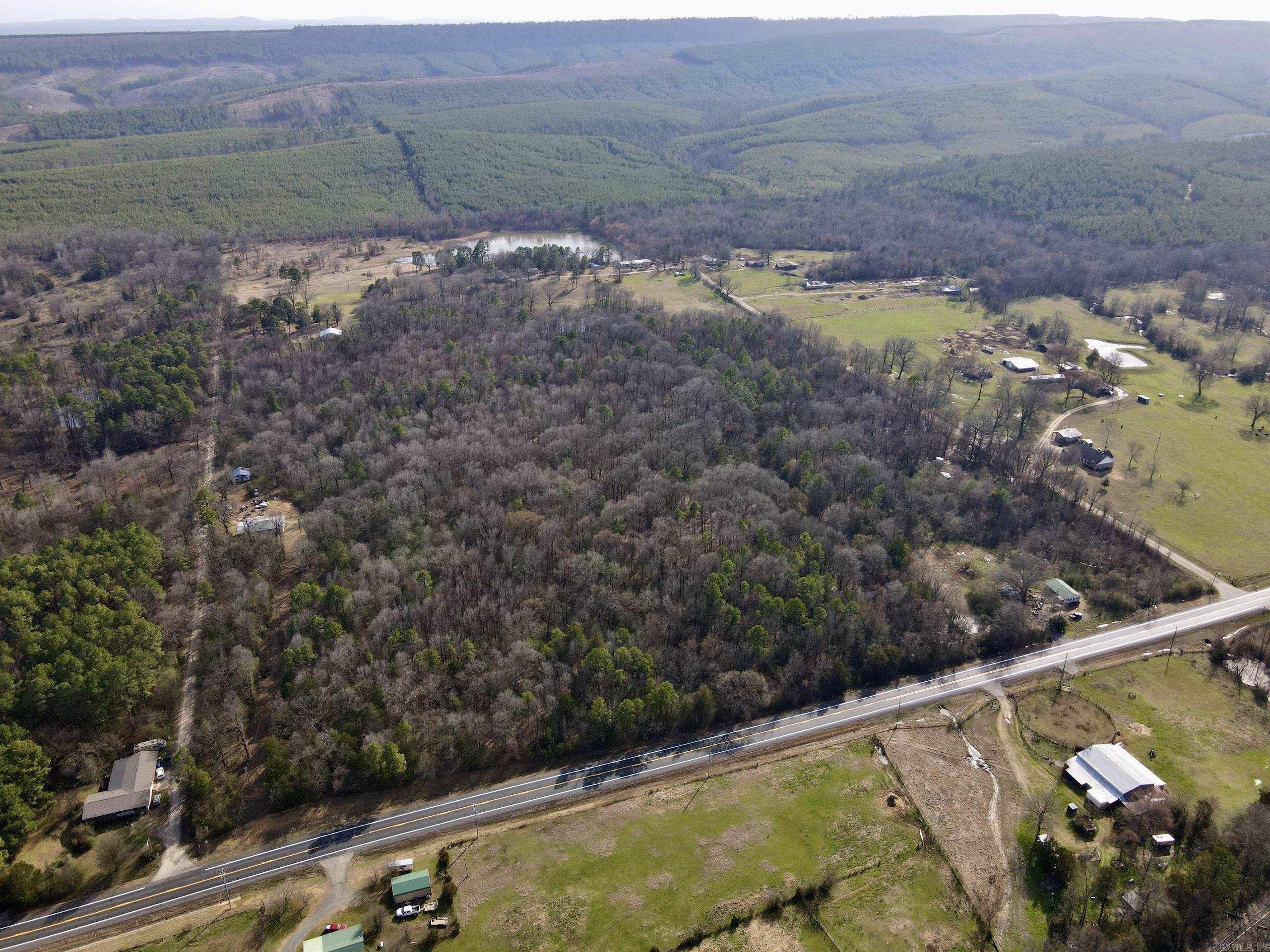 201  Oak Hill  Adona, AR