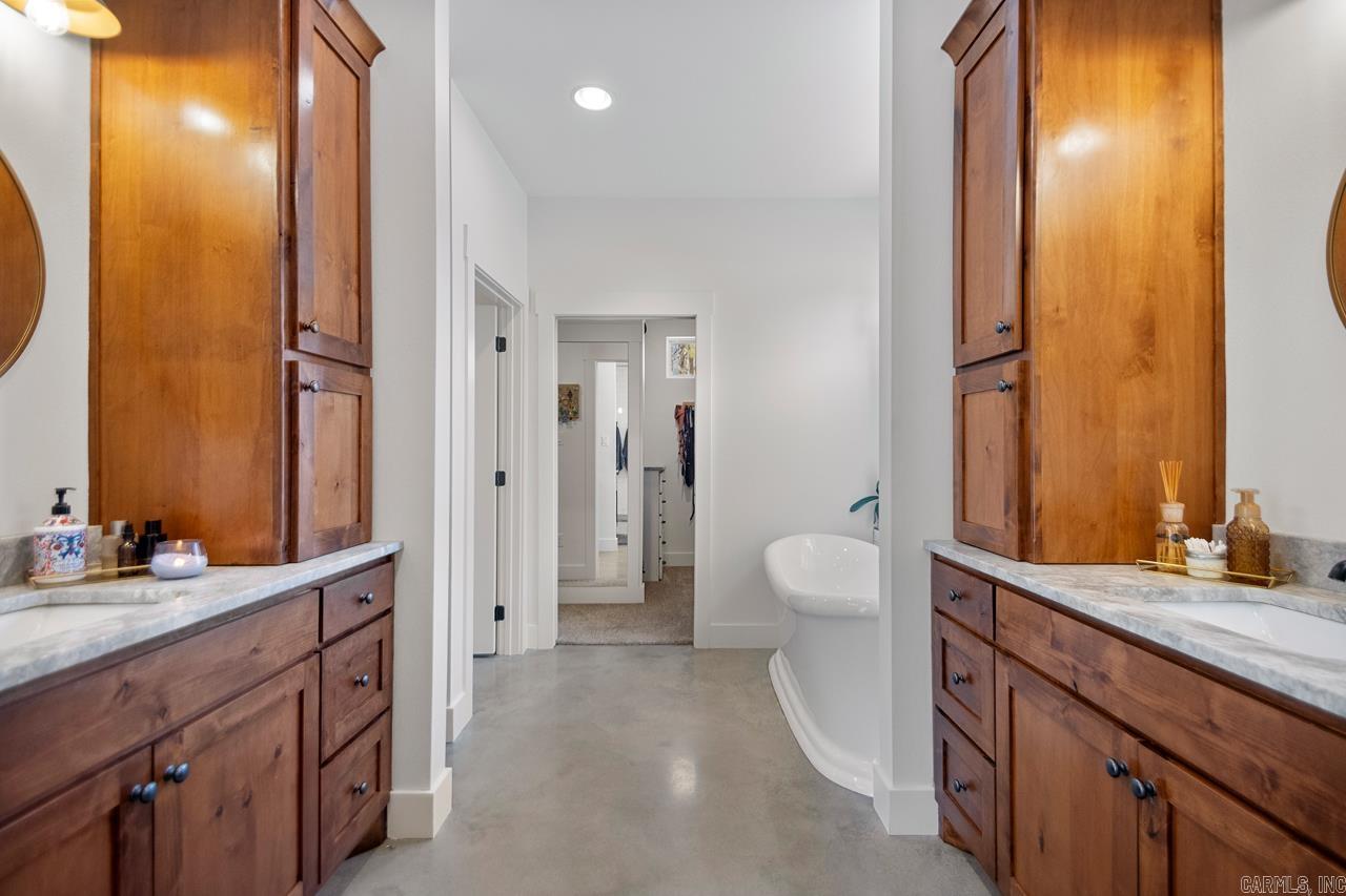 1520  Midland  Alexander, AR