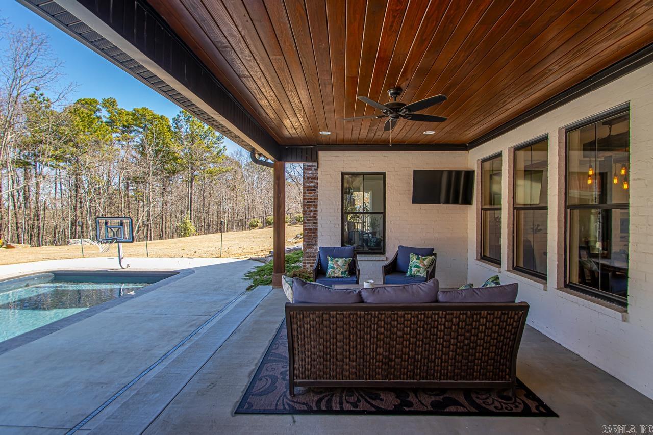1520  Midland  Alexander, AR