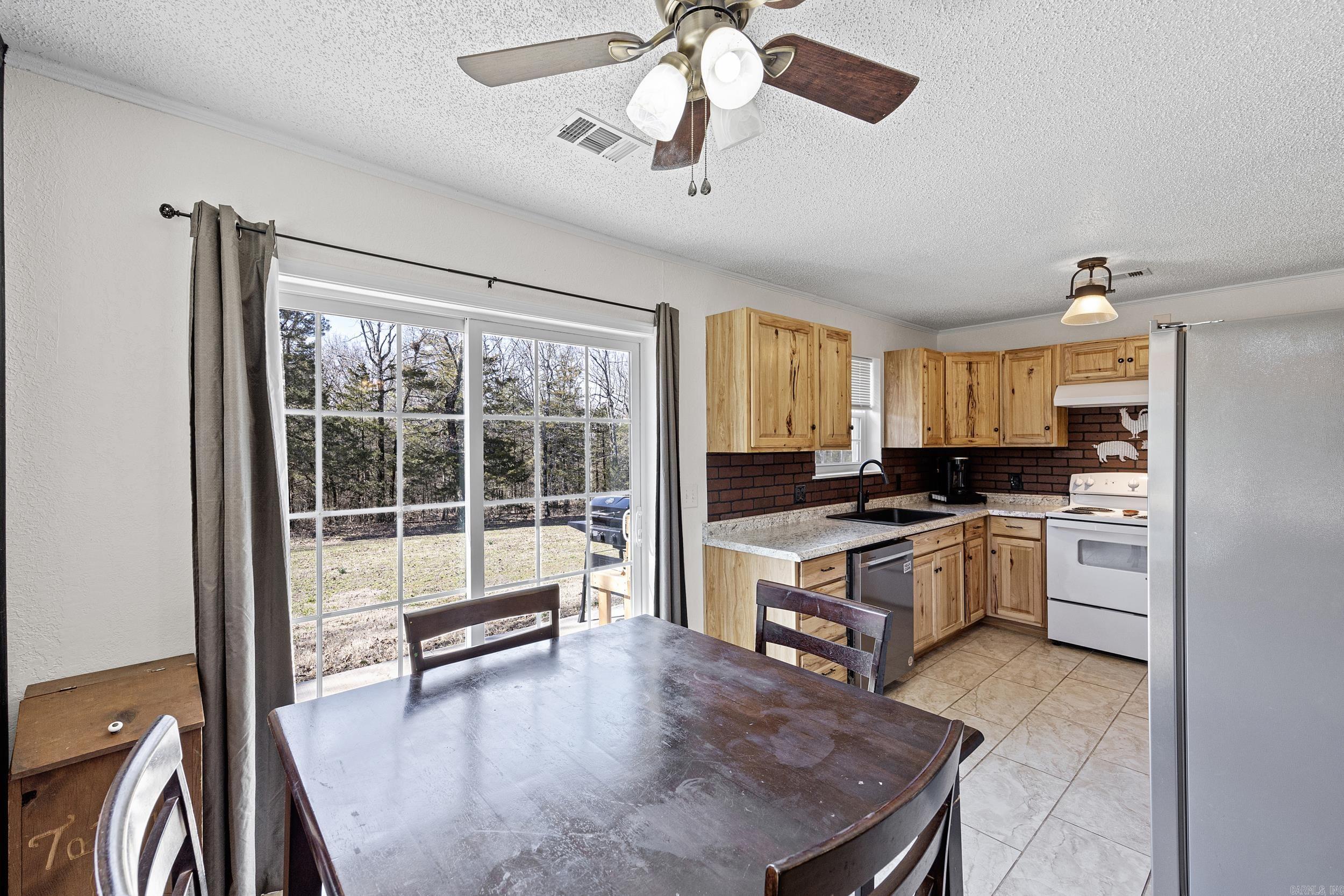 7136  Highway 333  London, AR