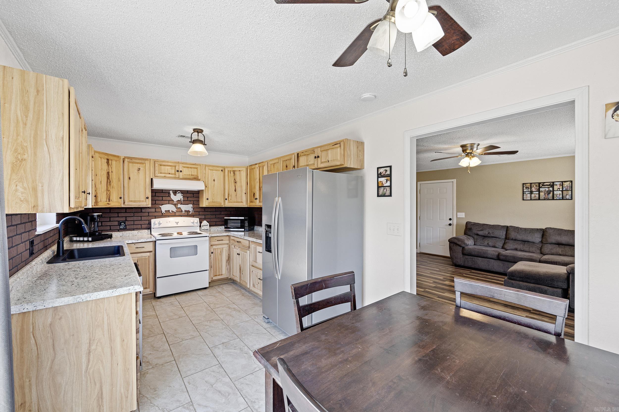 7136  Highway 333  London, AR