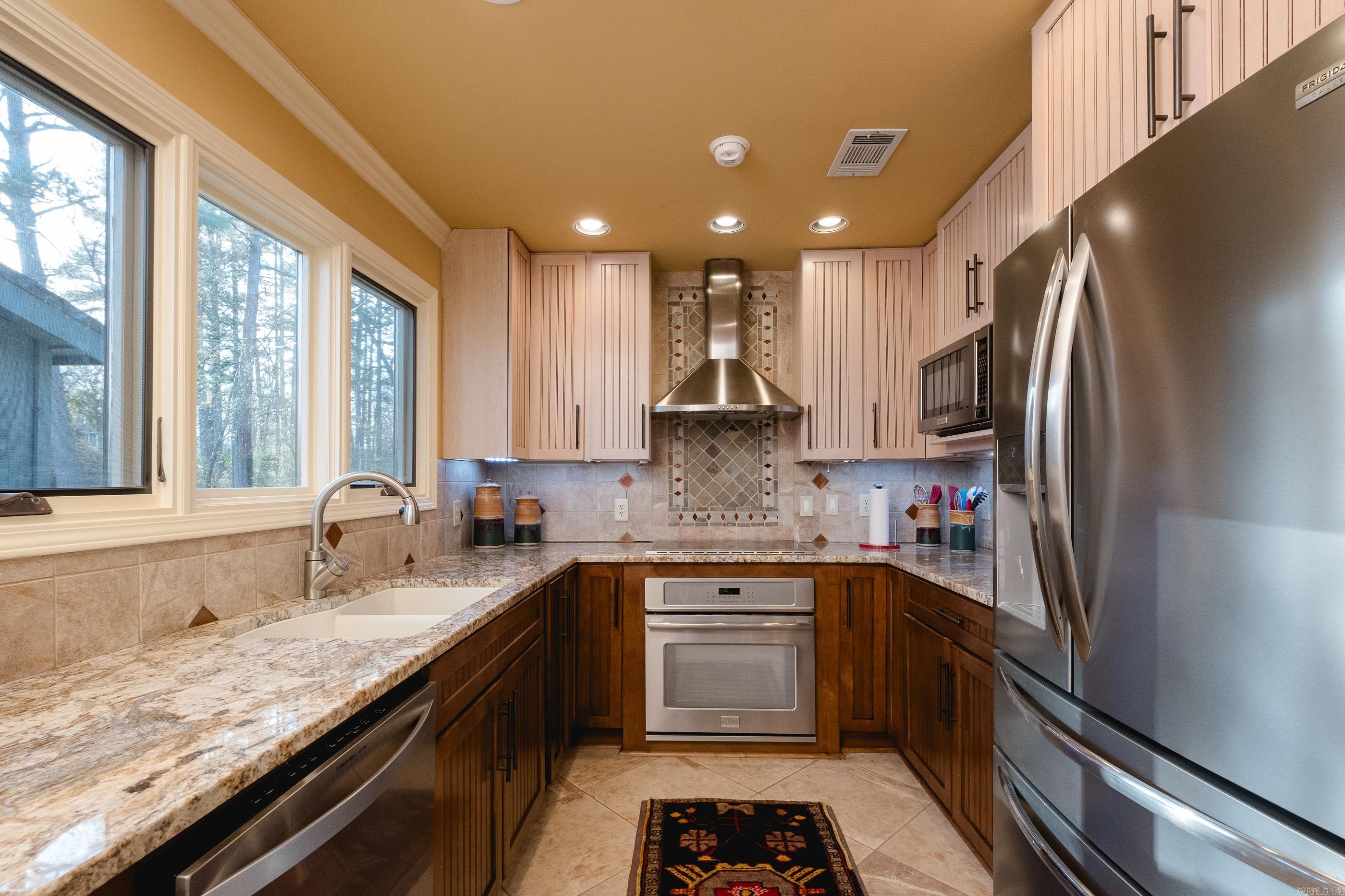 114  Tennyson  Greers Ferry, AR