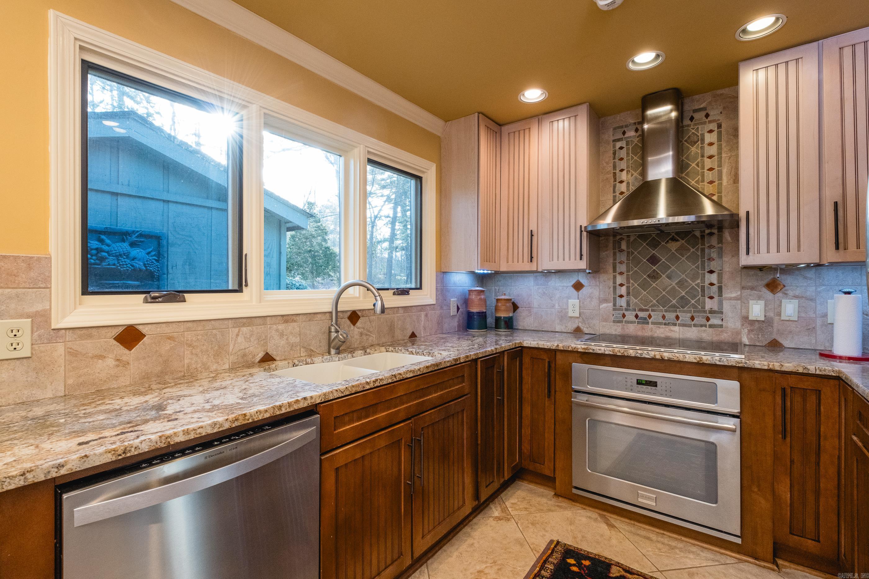 114  Tennyson  Greers Ferry, AR