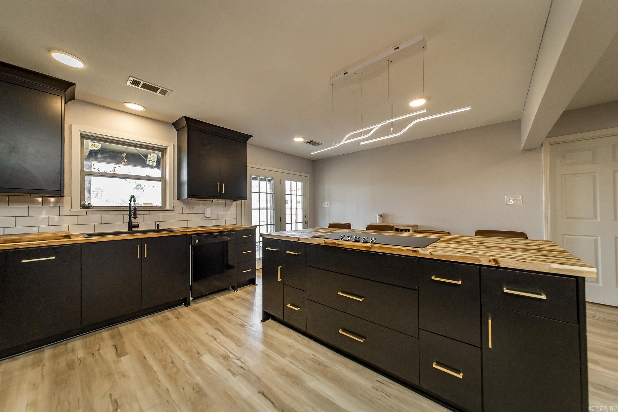 2322  Southgate  Malvern, AR