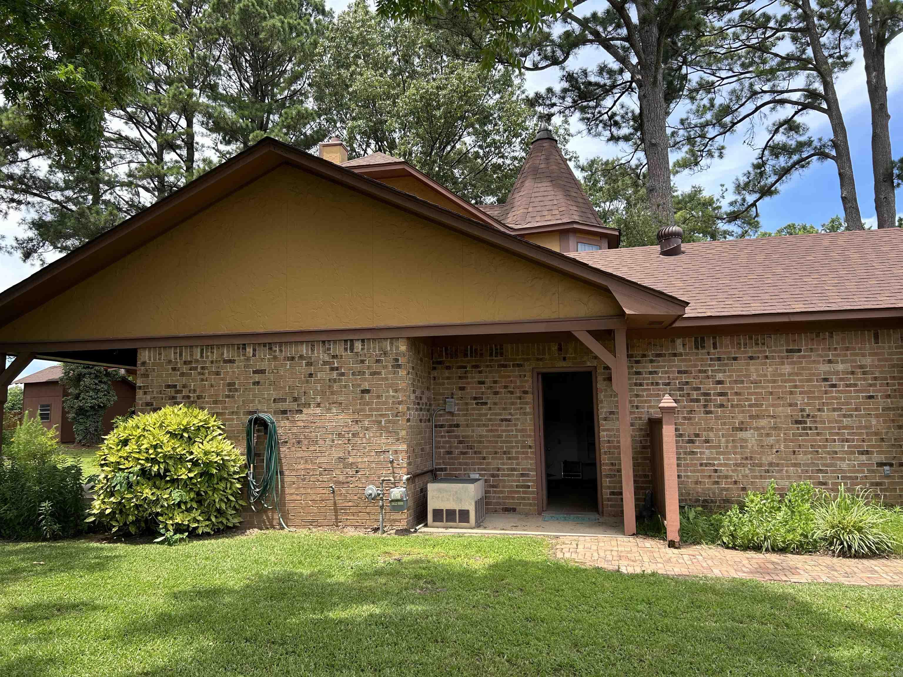 617  EDINBURGH  Jacksonville, AR