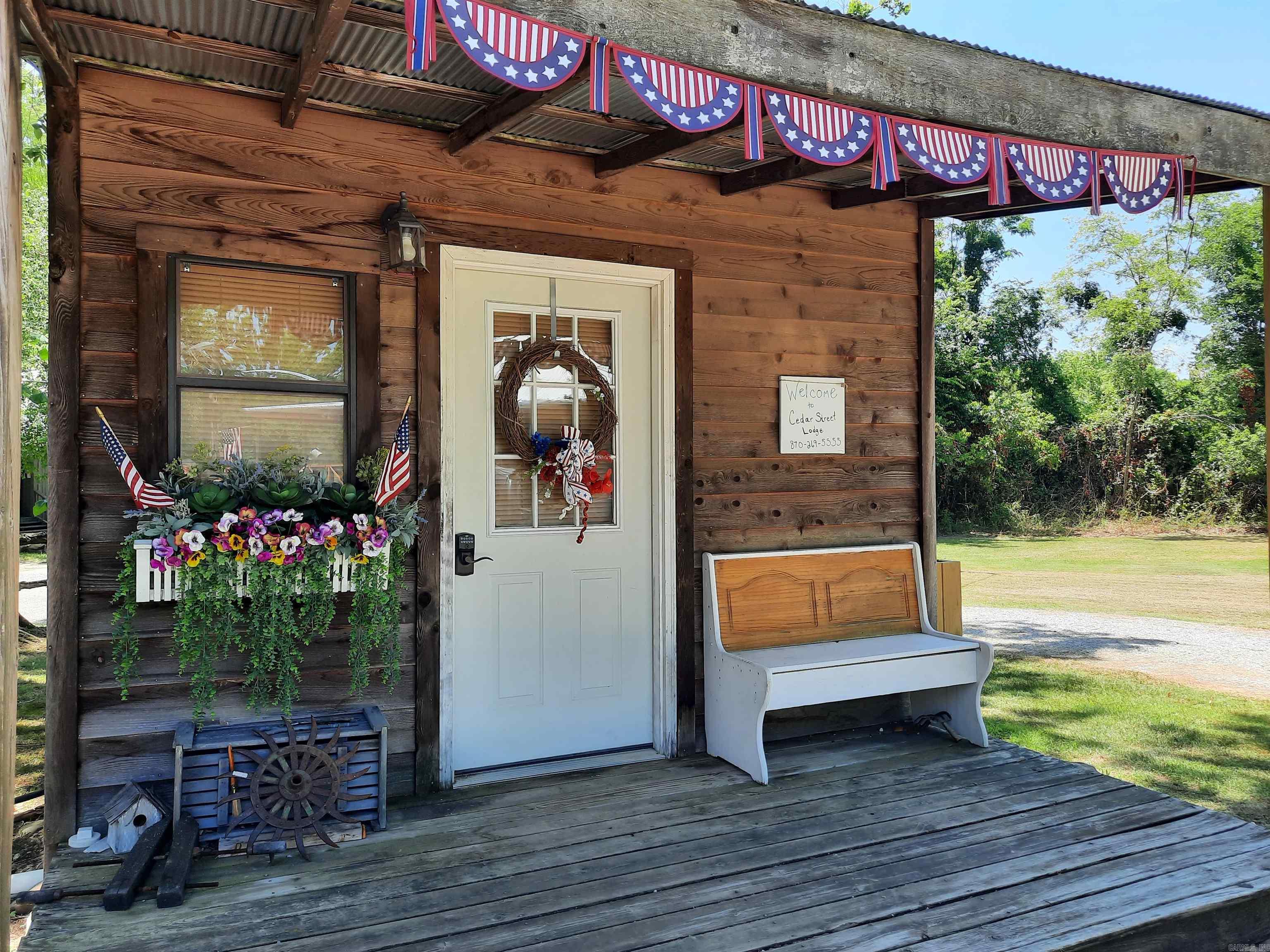 406  Cedar  Mountain View, AR