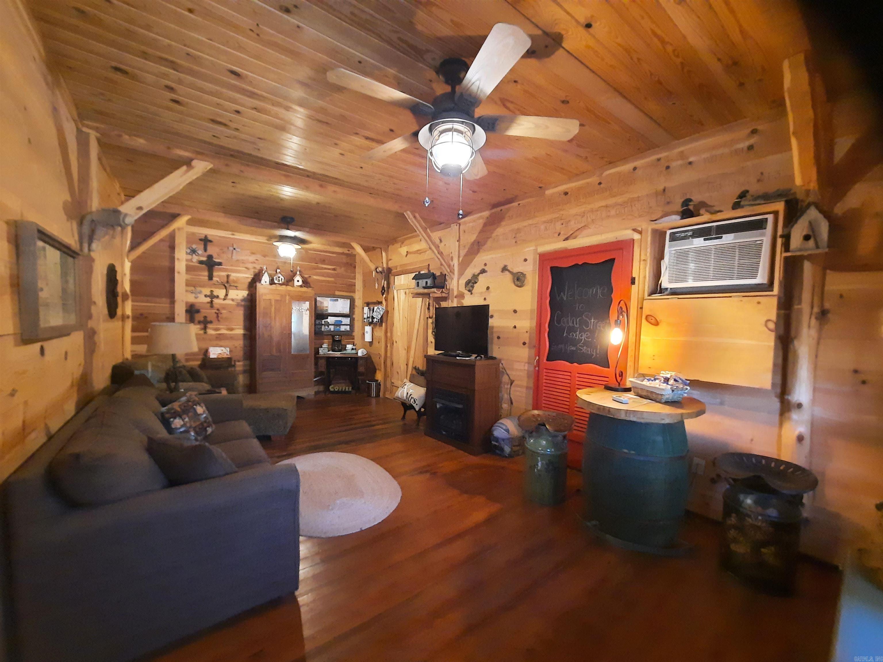 406  Cedar  Mountain View, AR