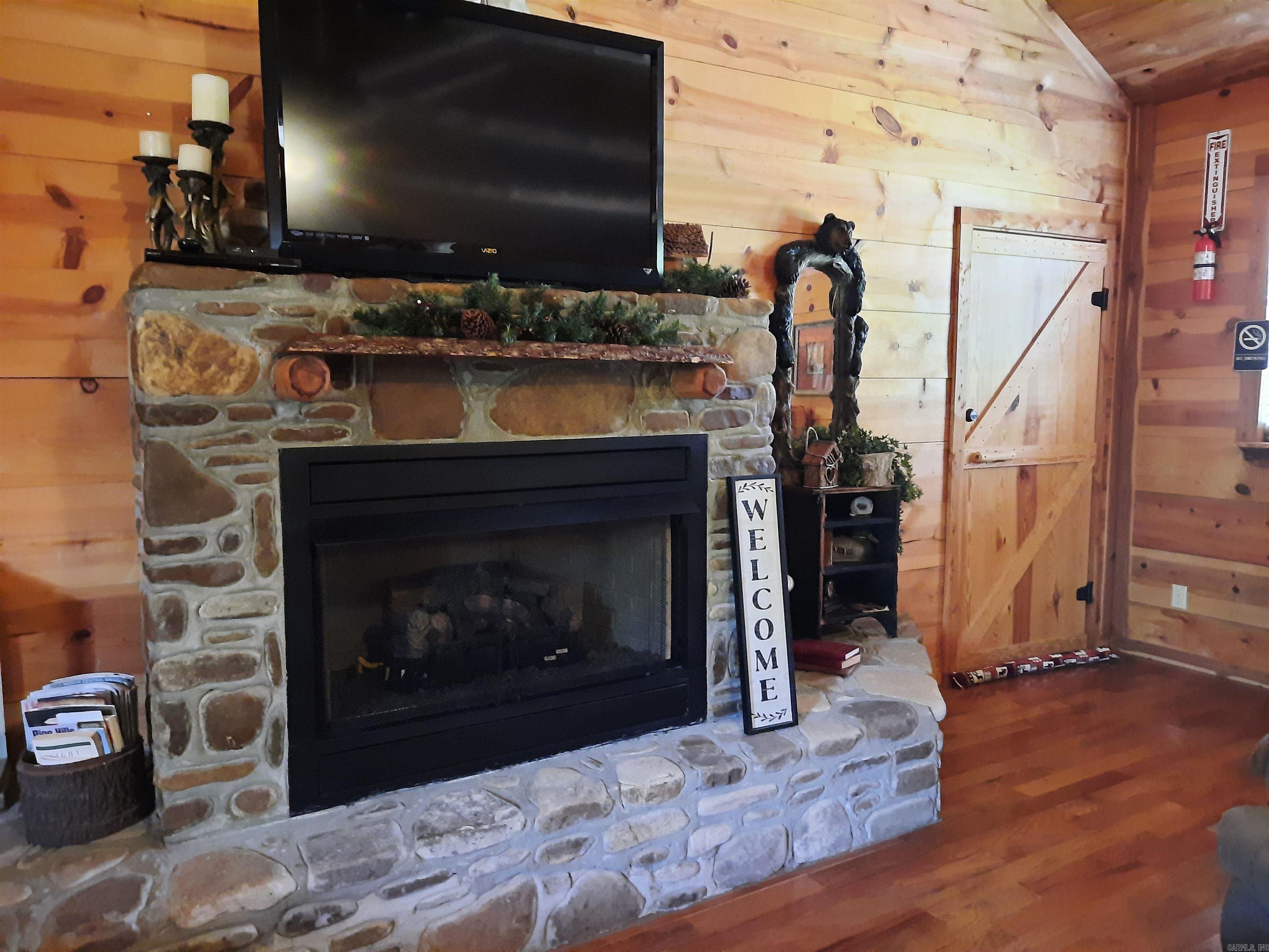 406  Cedar  Mountain View, AR
