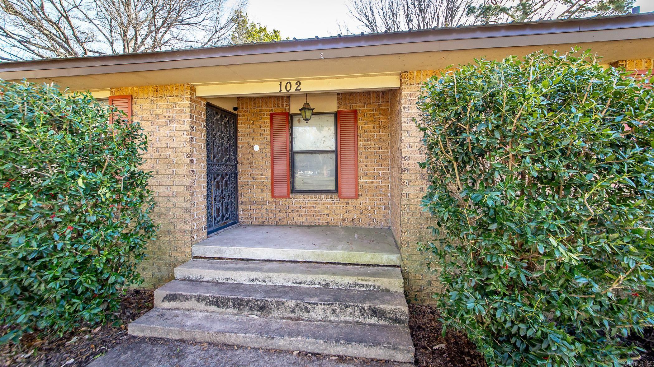 102  Walnut  England, AR