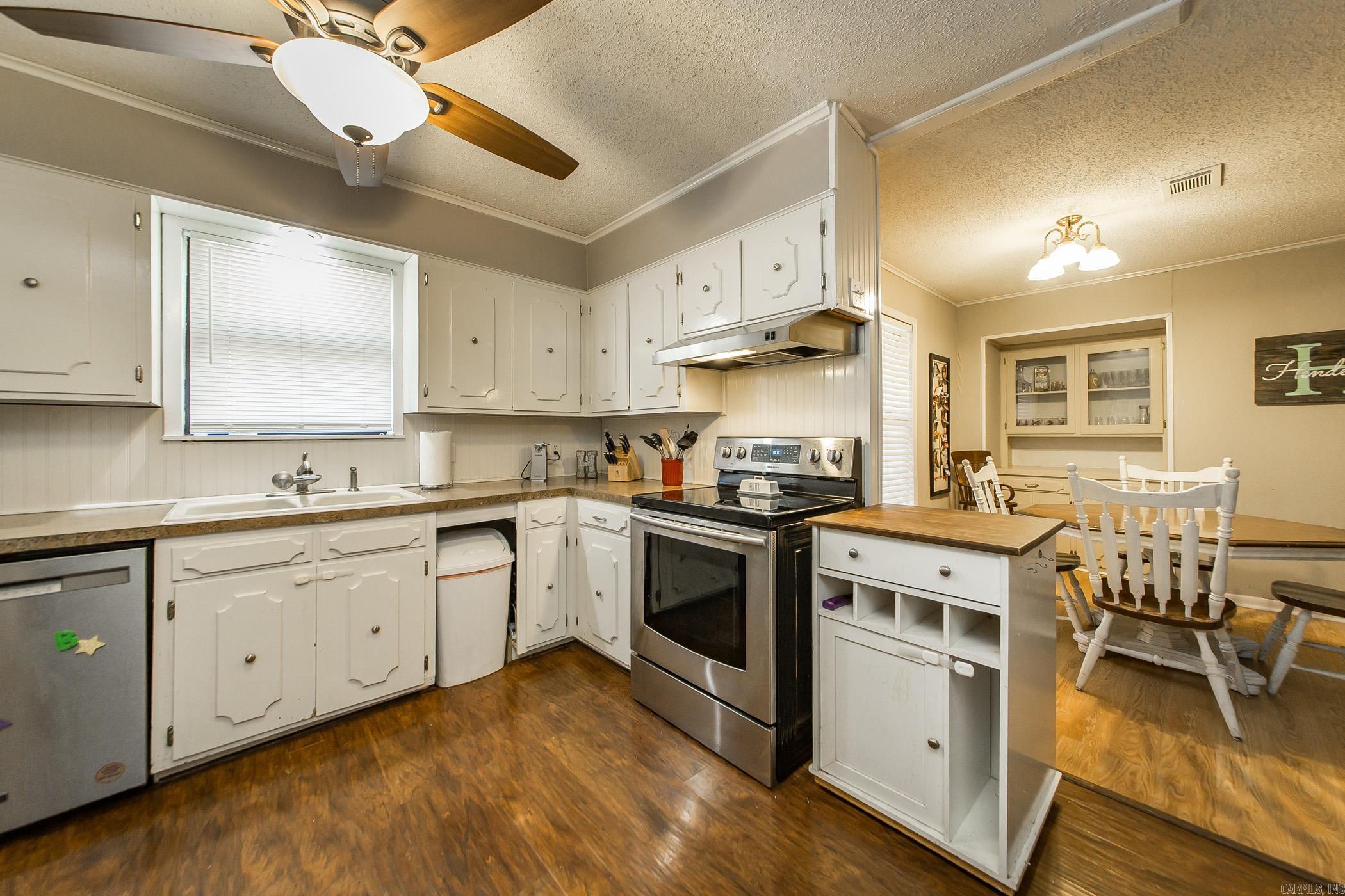102  Walnut  England, AR