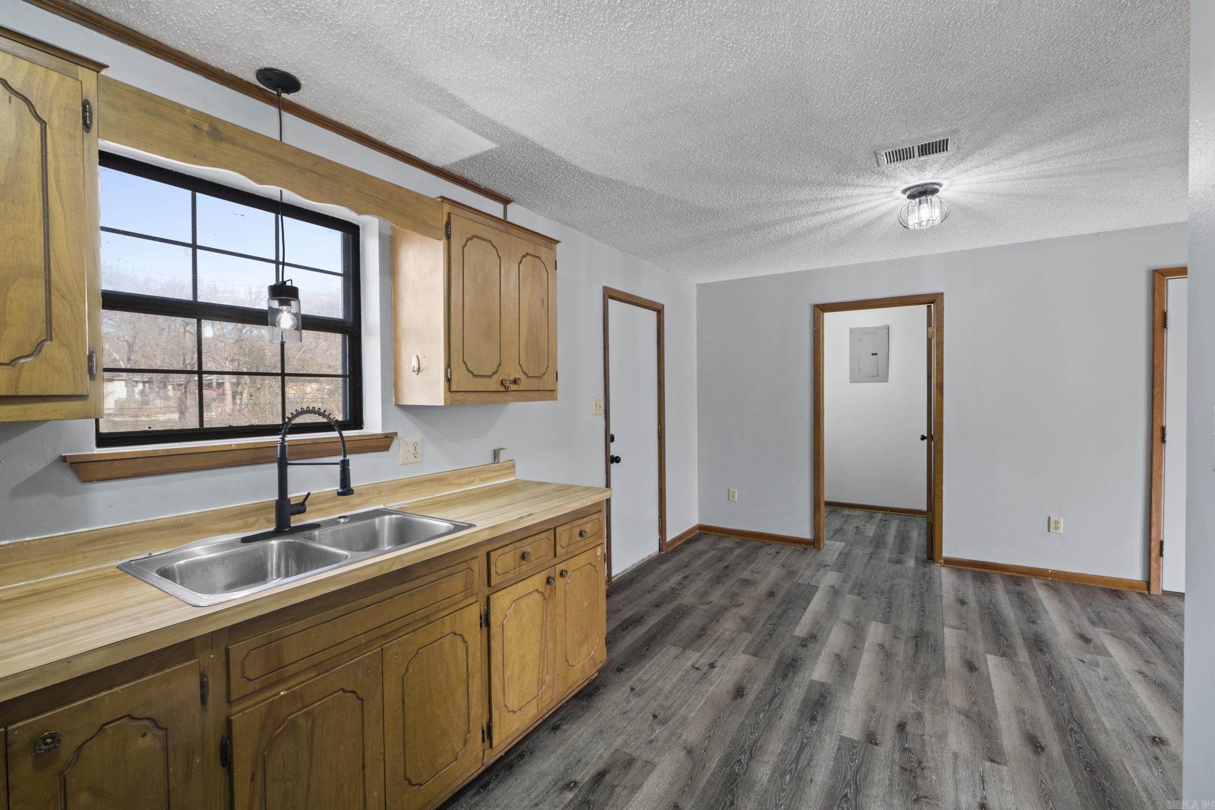 1401  Doris  Searcy, AR