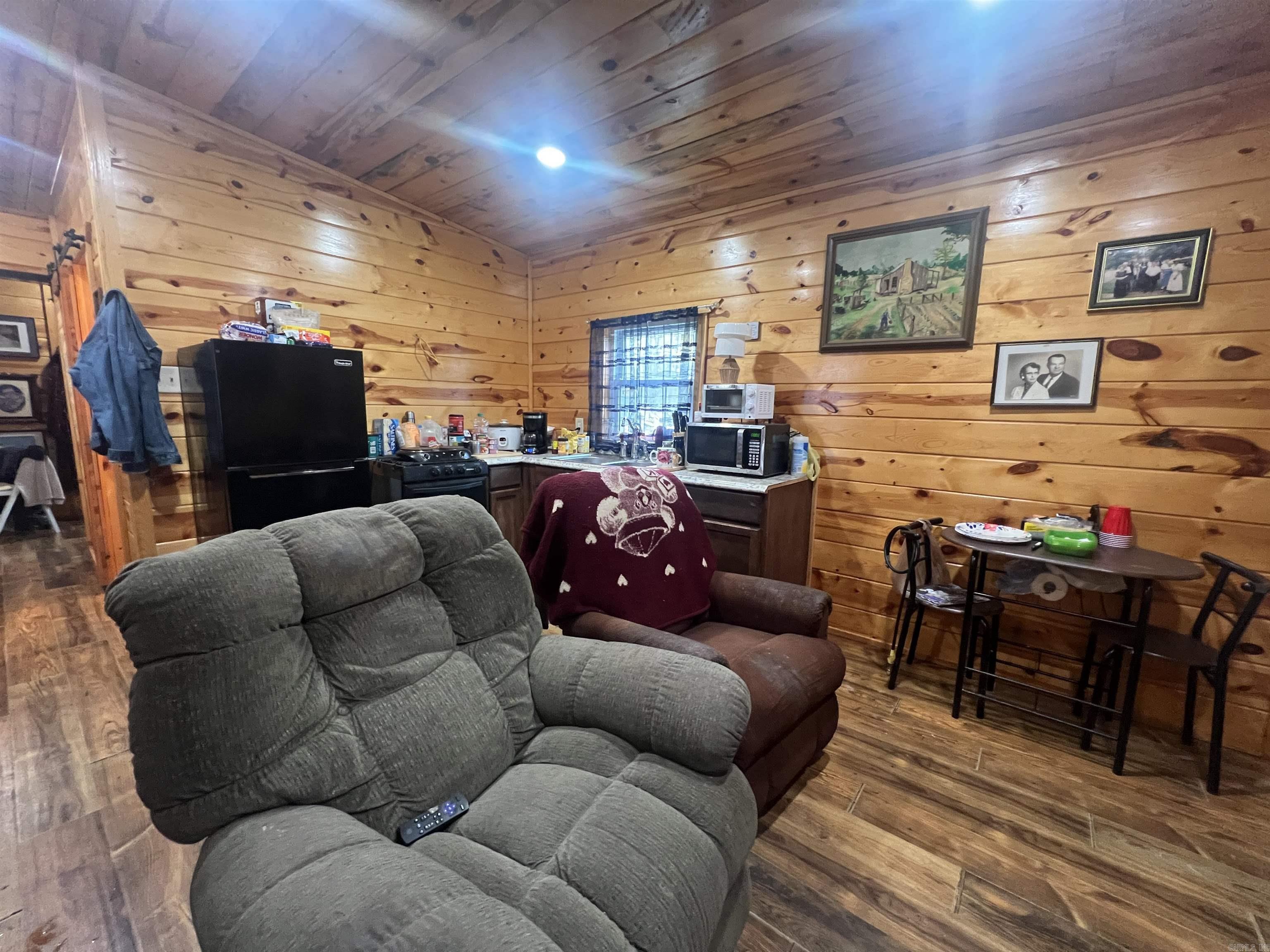 24342  Dreamy Oaks Dr.  Paron, AR