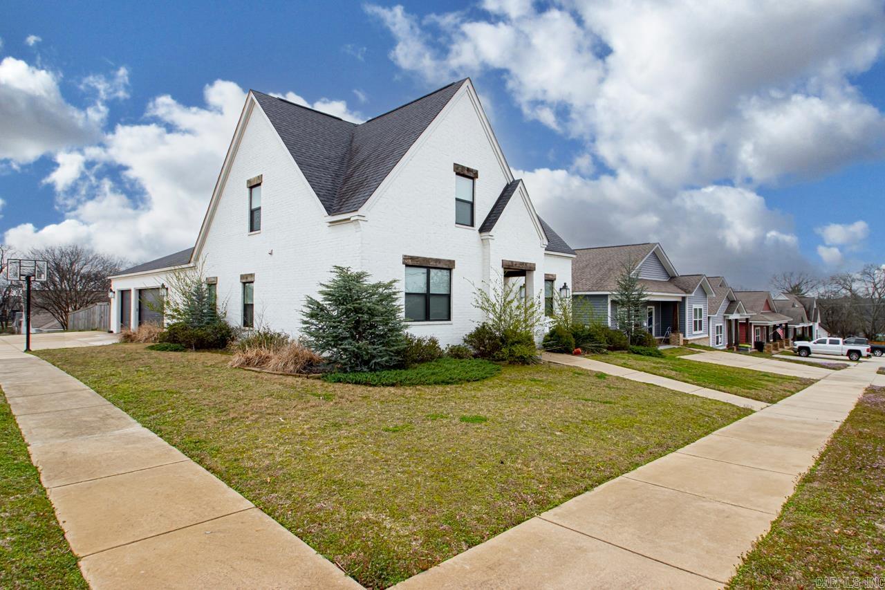402 S Market  Benton, AR