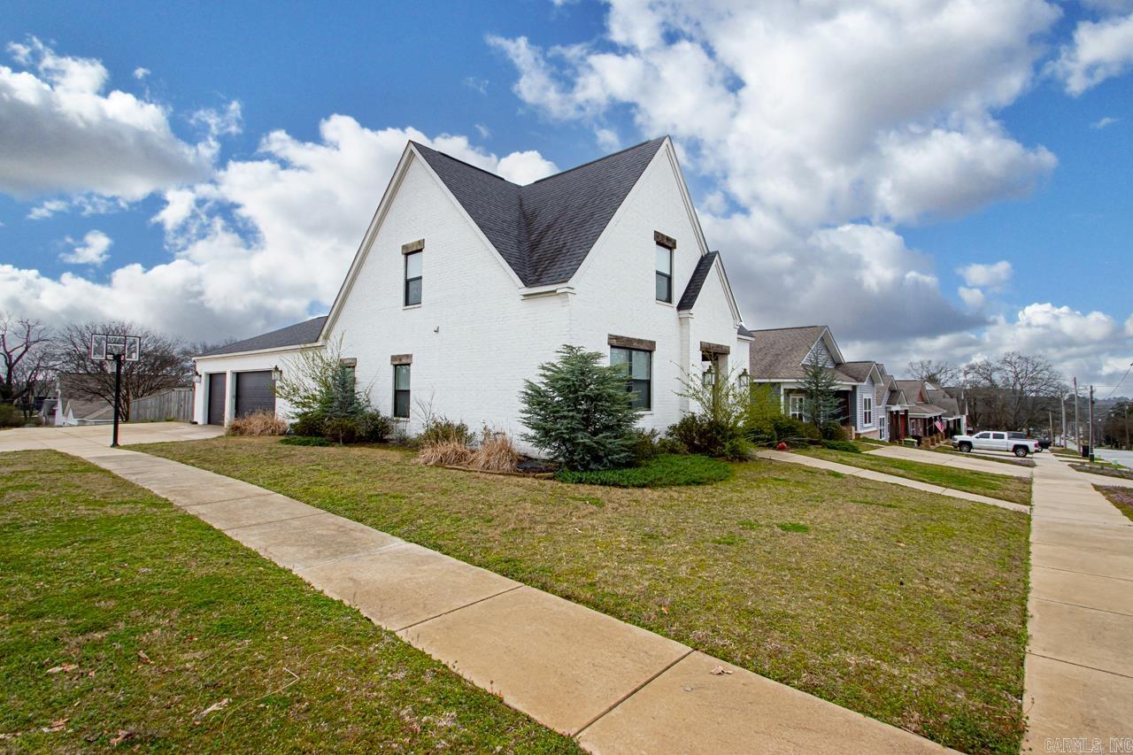 402 S Market  Benton, AR