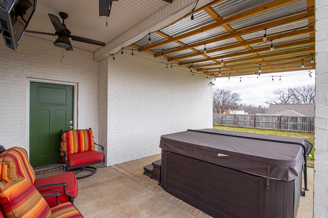 402 S Market  Benton, AR