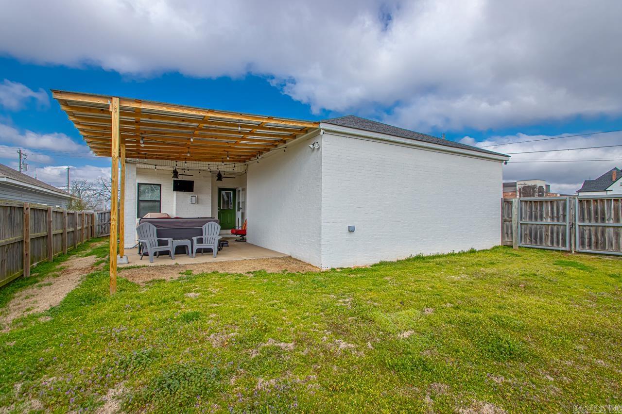 402 S Market  Benton, AR