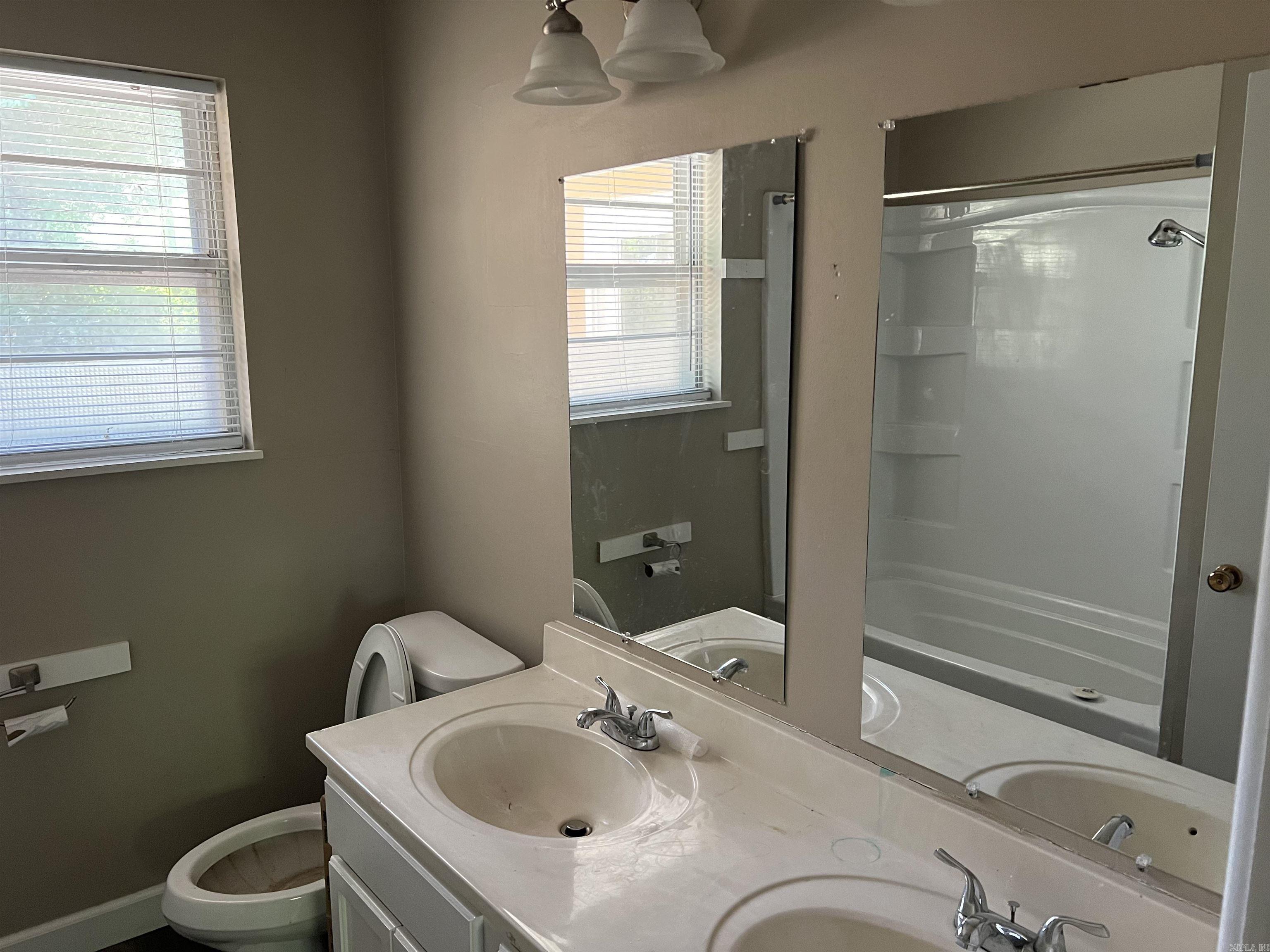 1565  Pine Manor  Arkadelphia, AR