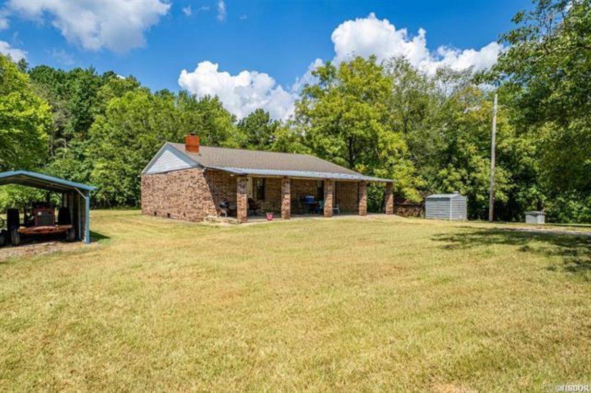 1528 Pearcy Road