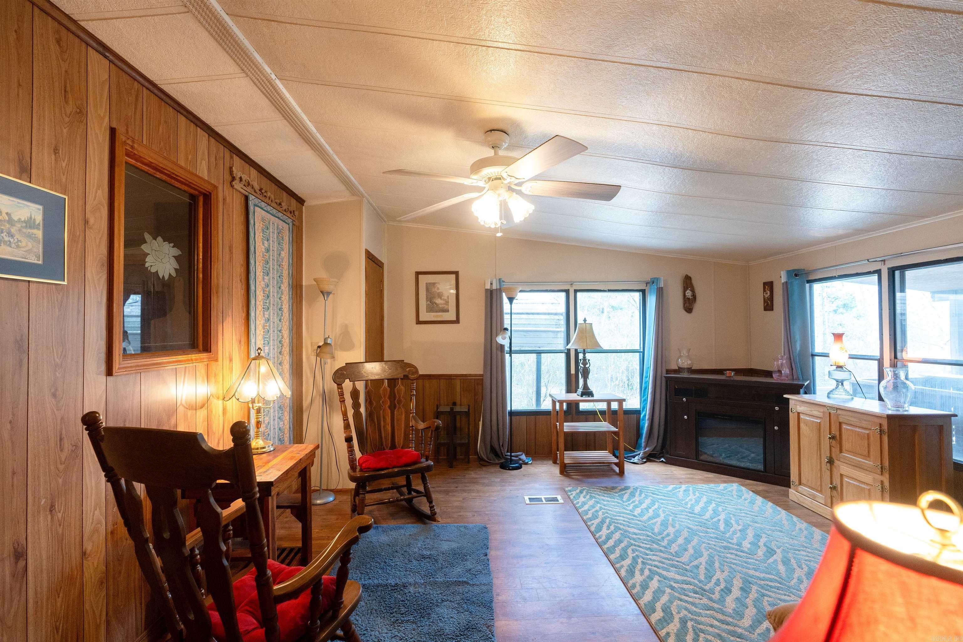 3432 N Heber Springs 3430 Tumbling Shoals, AR