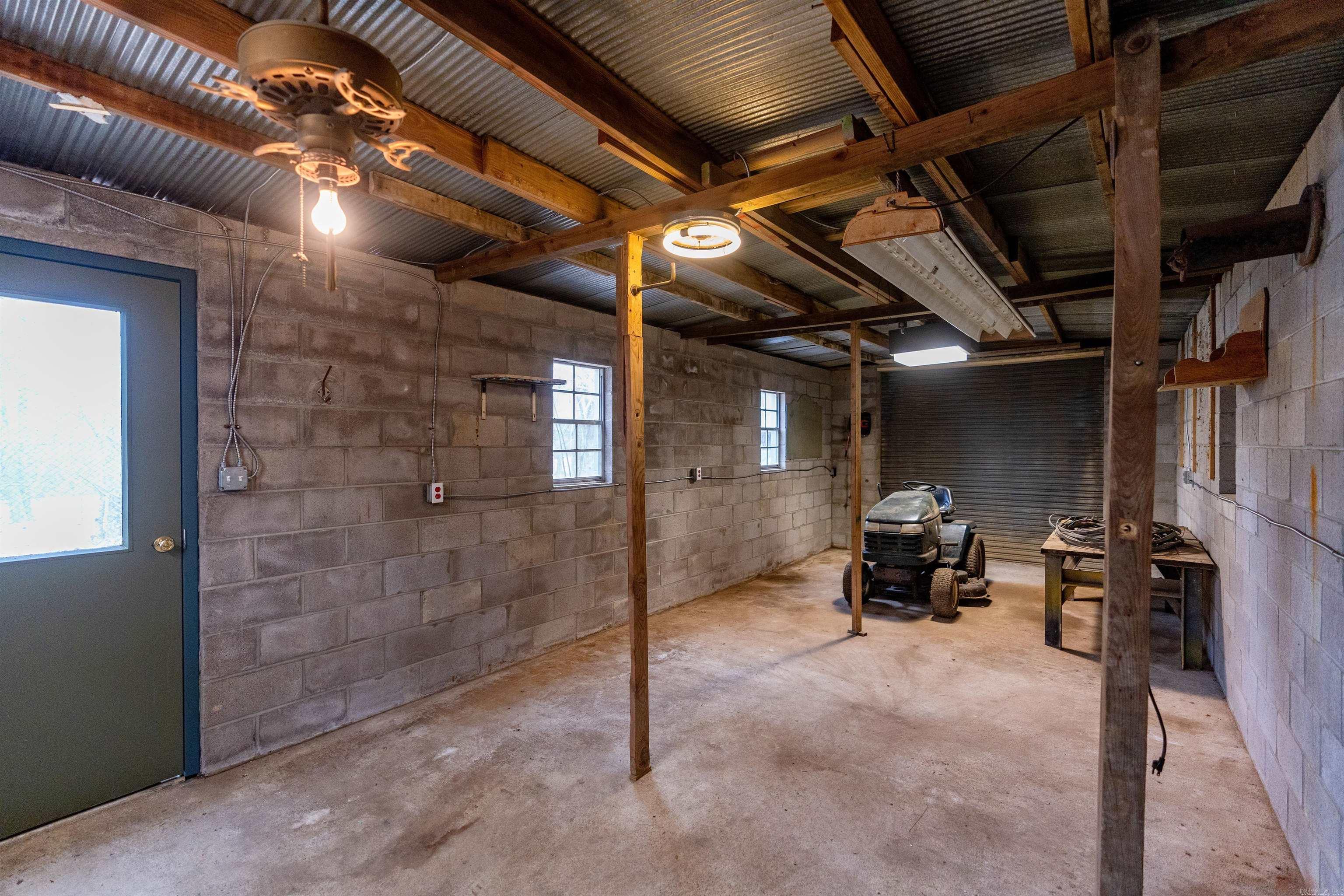 3432 N Heber Springs 3430 Tumbling Shoals, AR